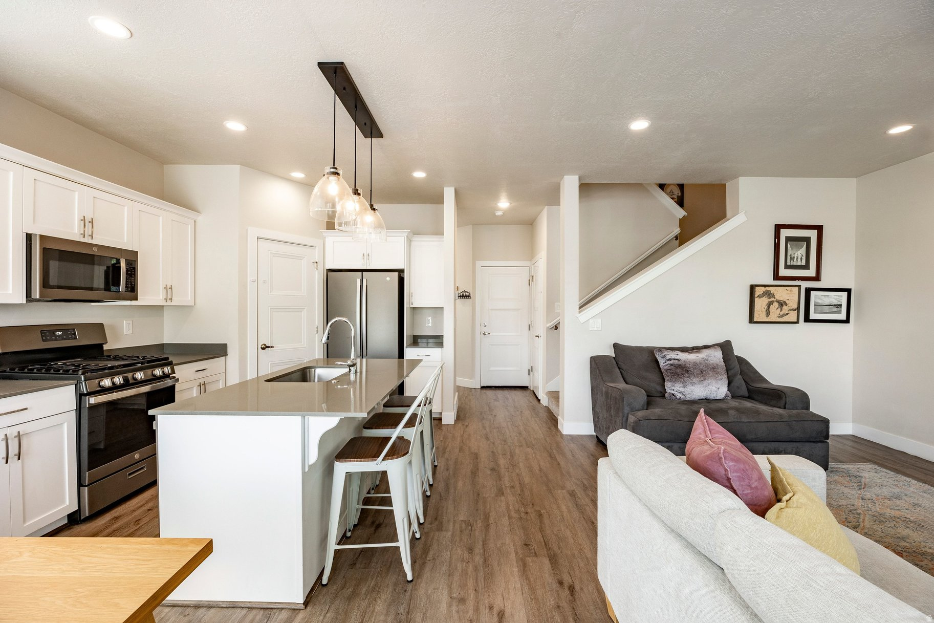 WEYBURN POINTE - Residential