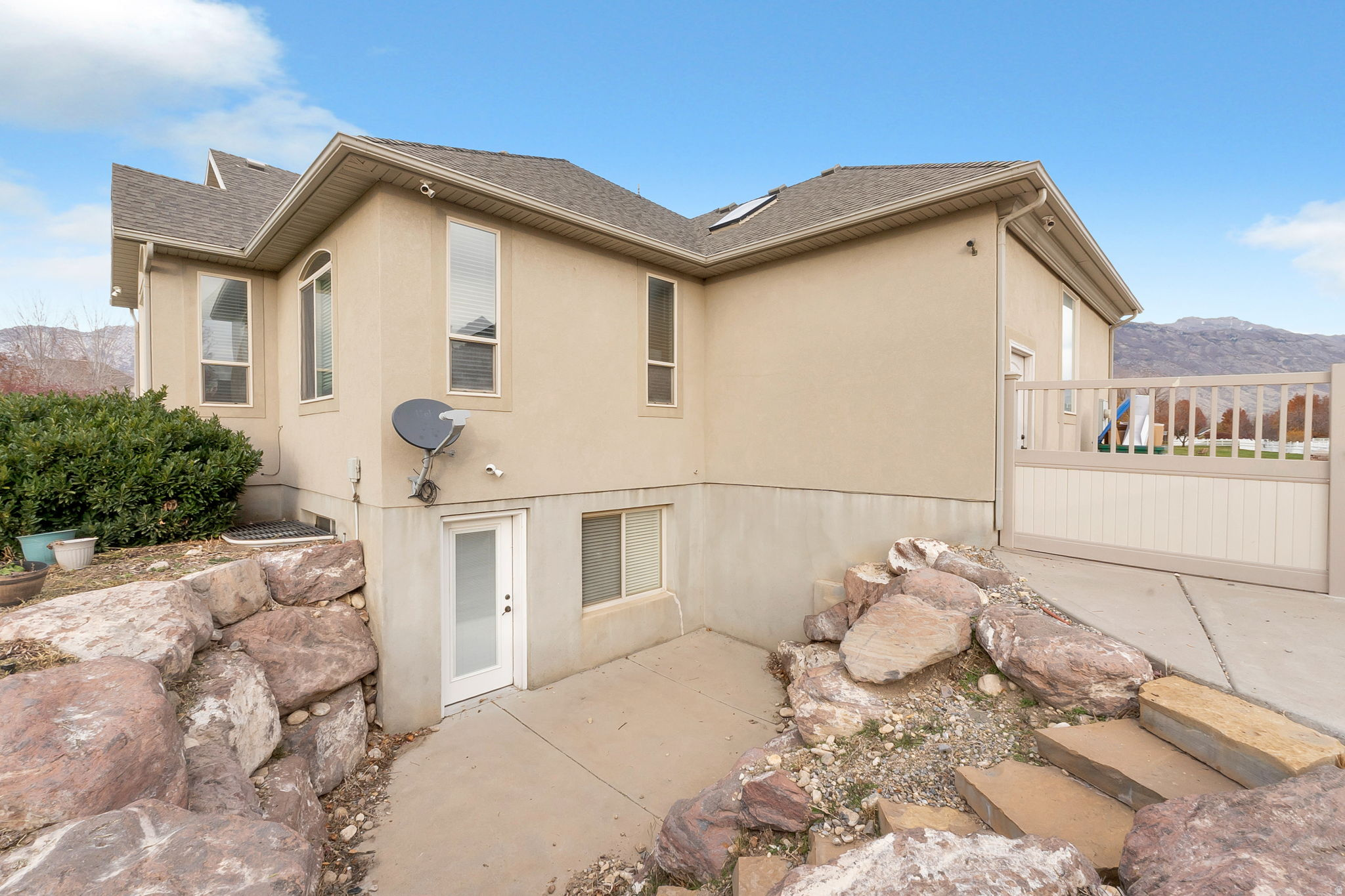 WINDSOR MEADOWS - Residential