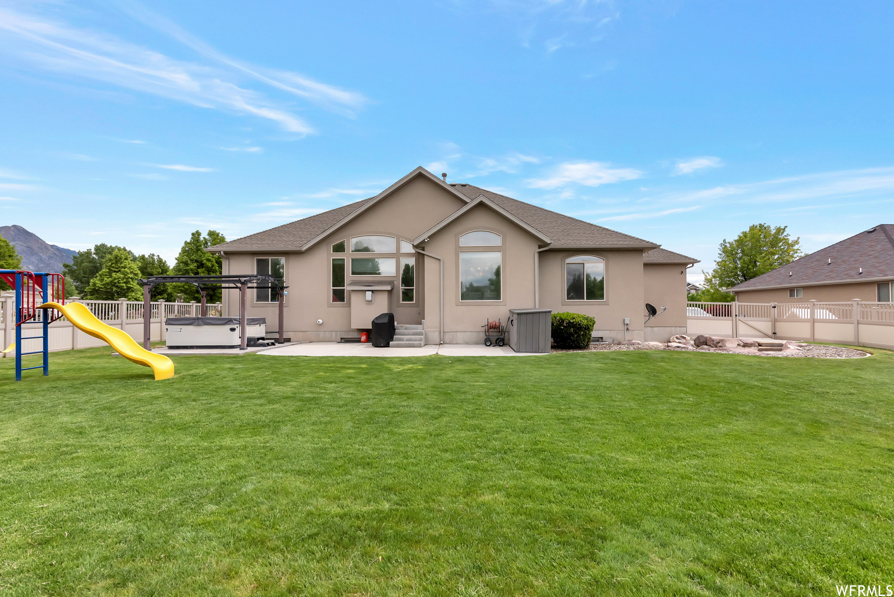 WINDSOR MEADOWS - Residential