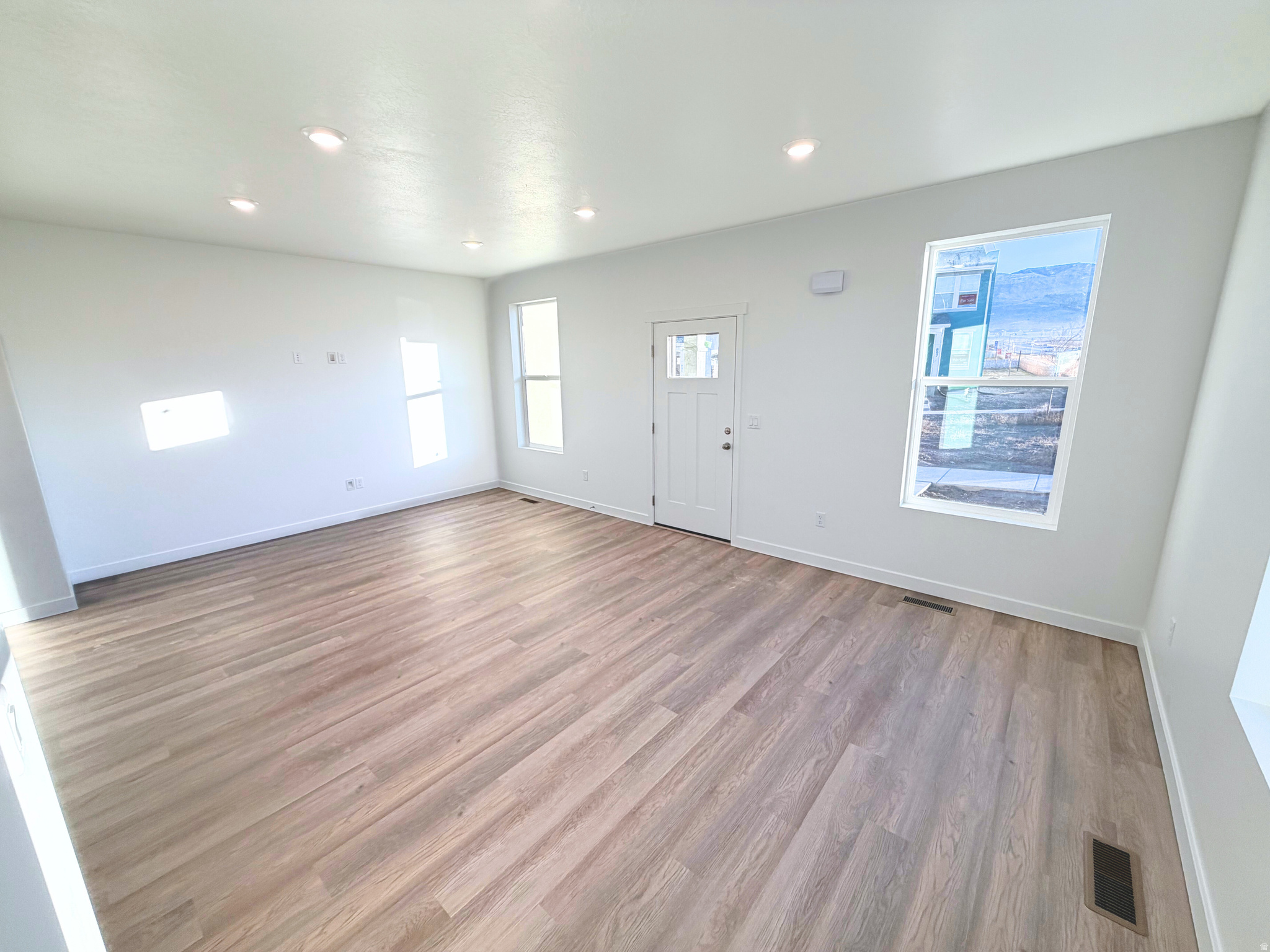 BEACON POINTE - Residential