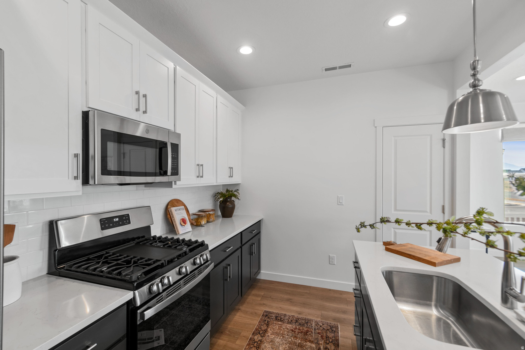 BEACON POINTE - Residential