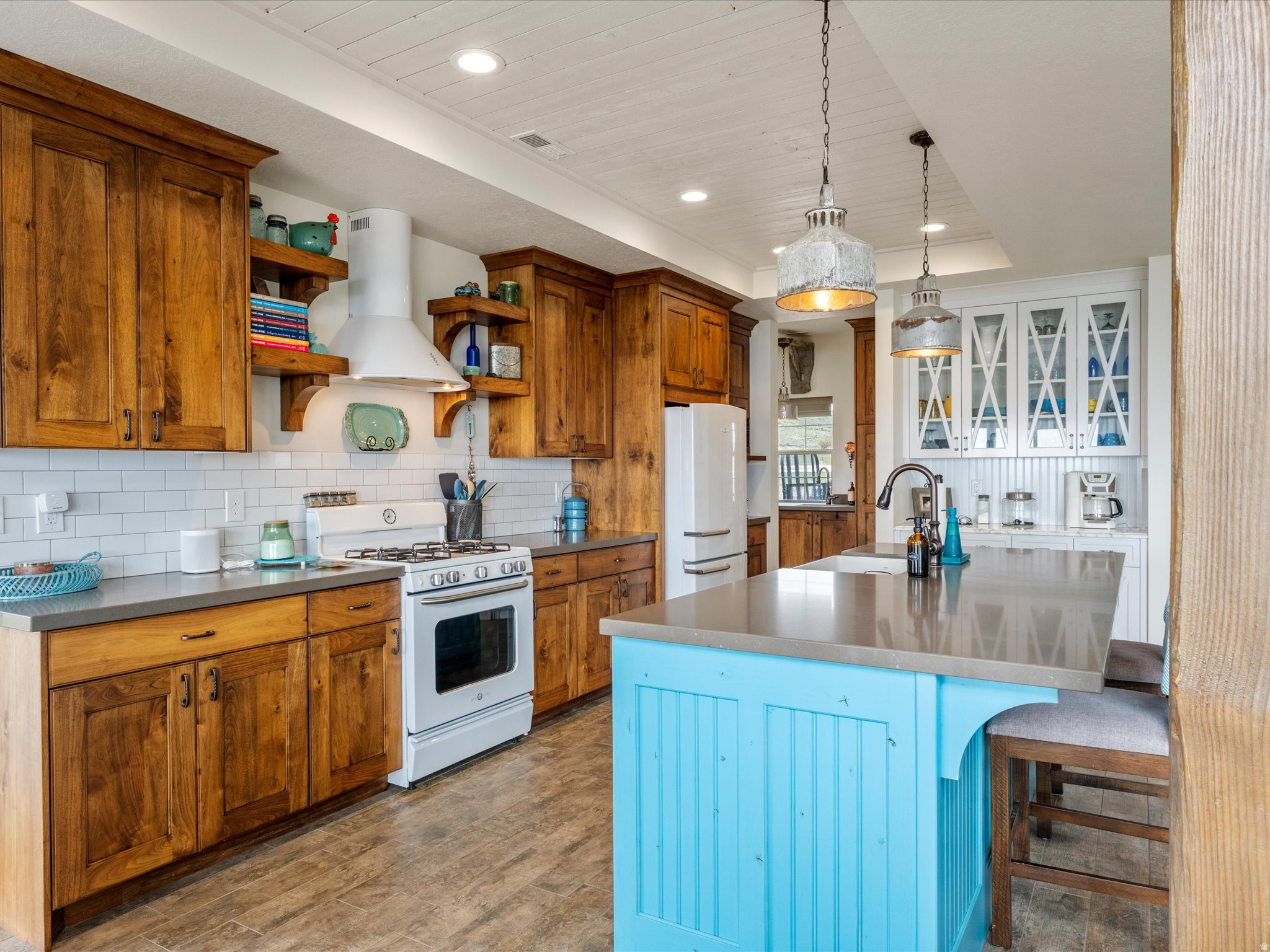 THE POINTE AT CANYON EST - Residential
