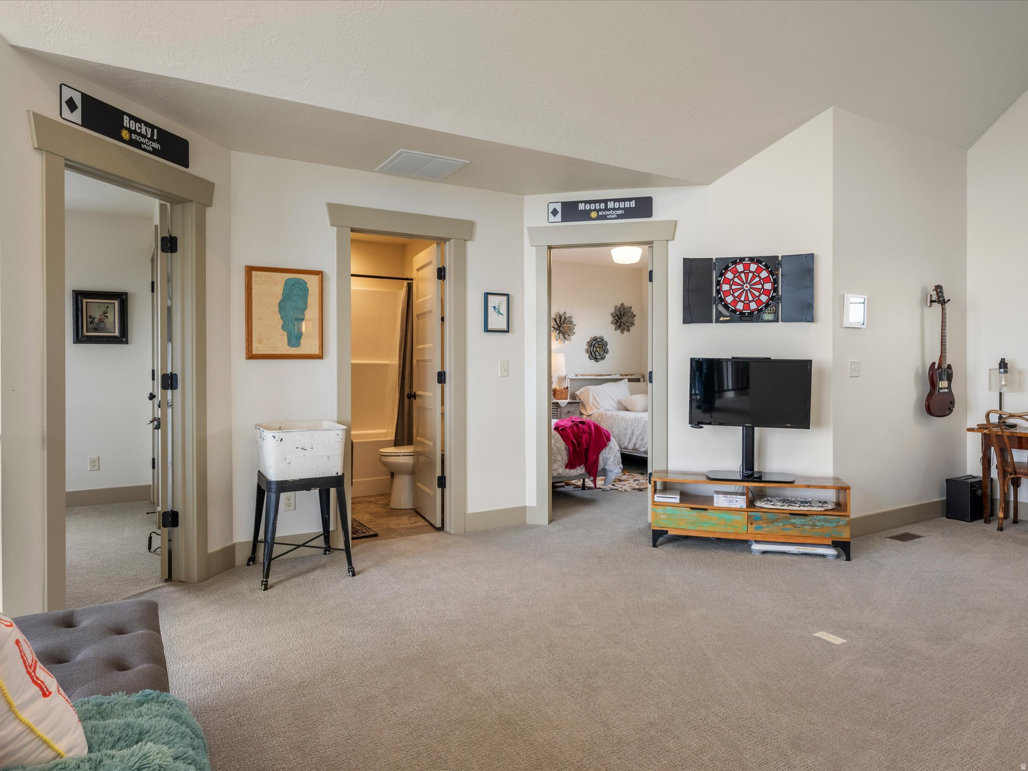 THE POINTE AT CANYON EST - Residential