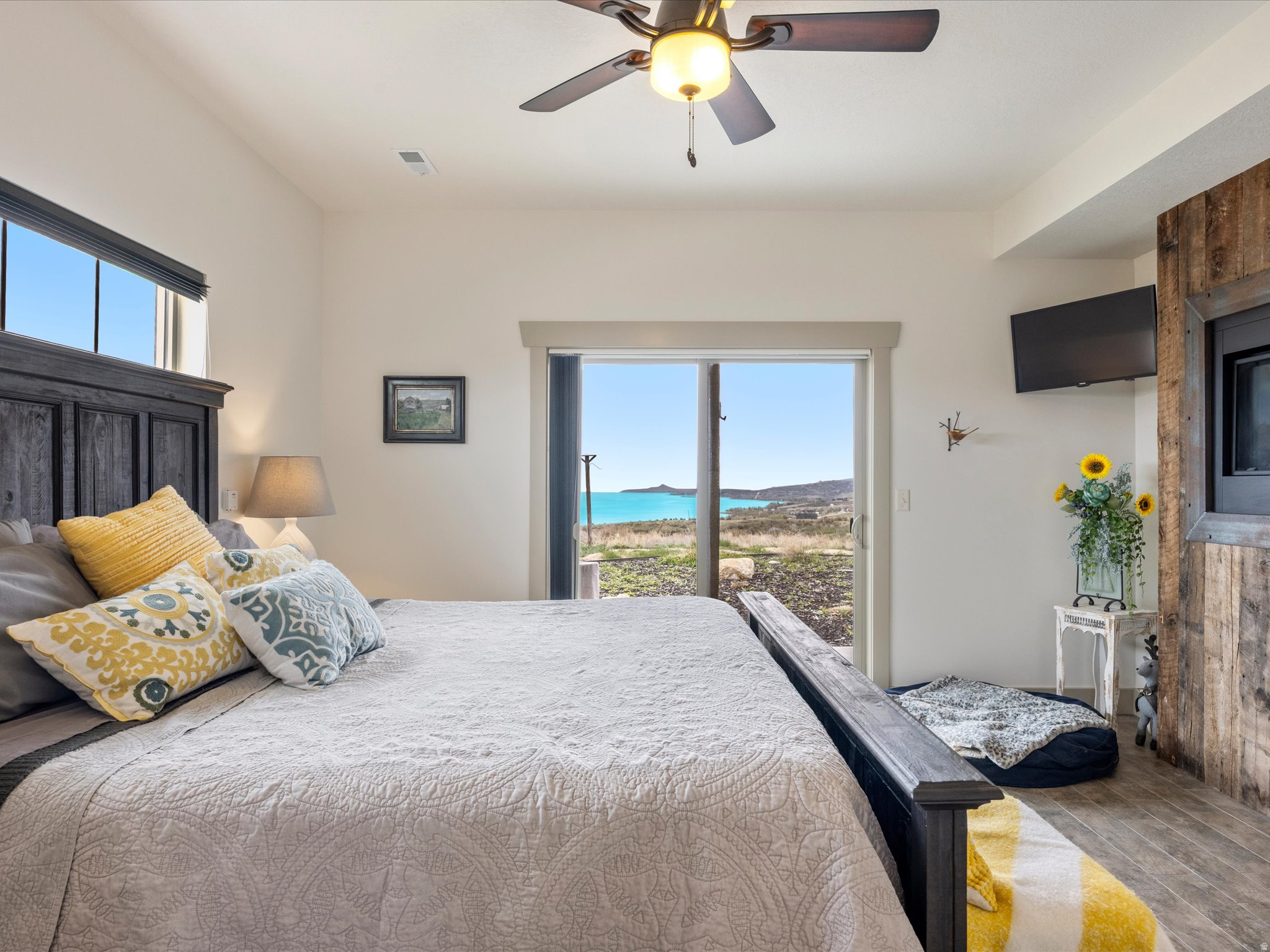THE POINTE AT CANYON EST - Residential