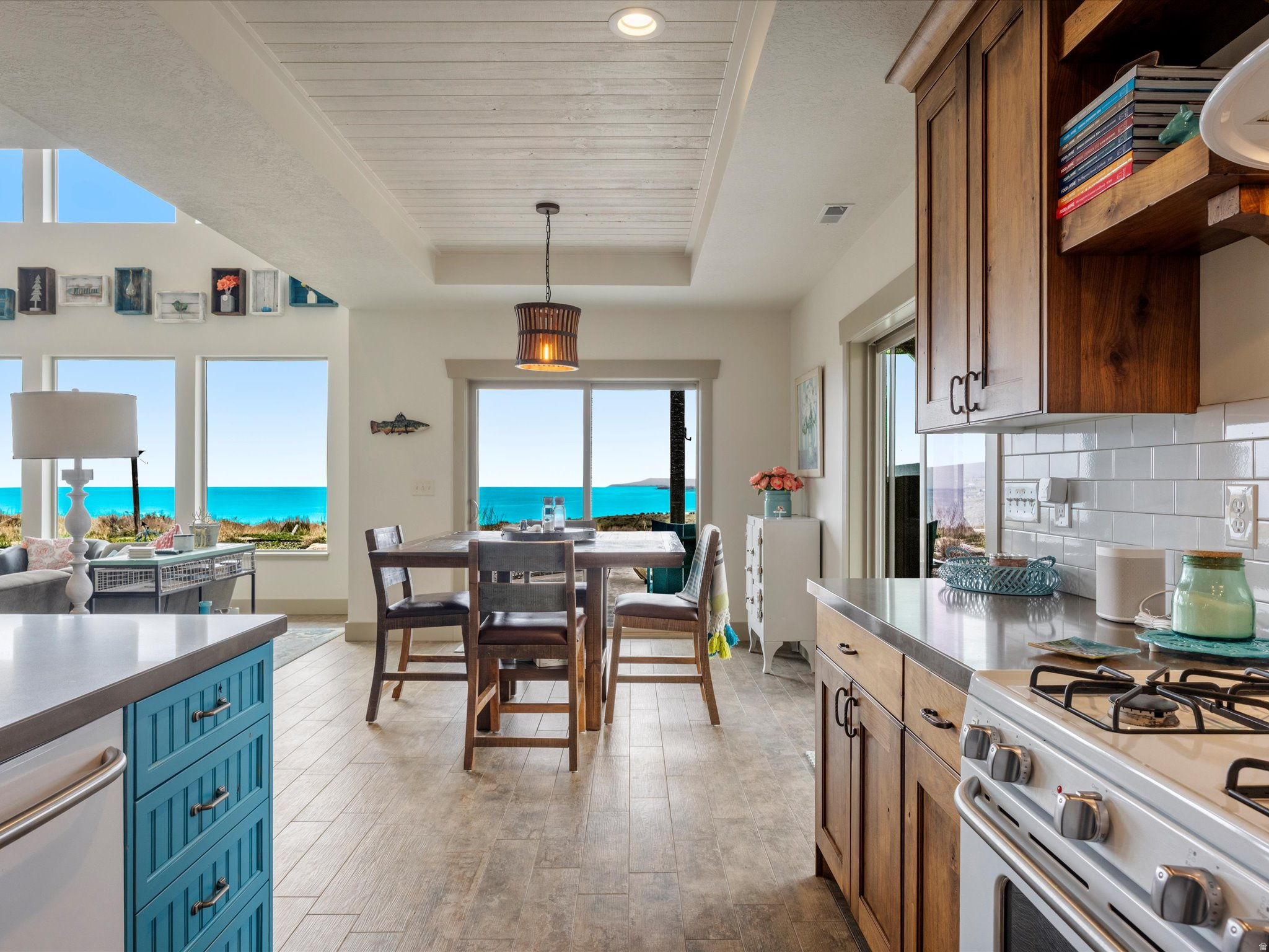 THE POINTE AT CANYON EST - Residential