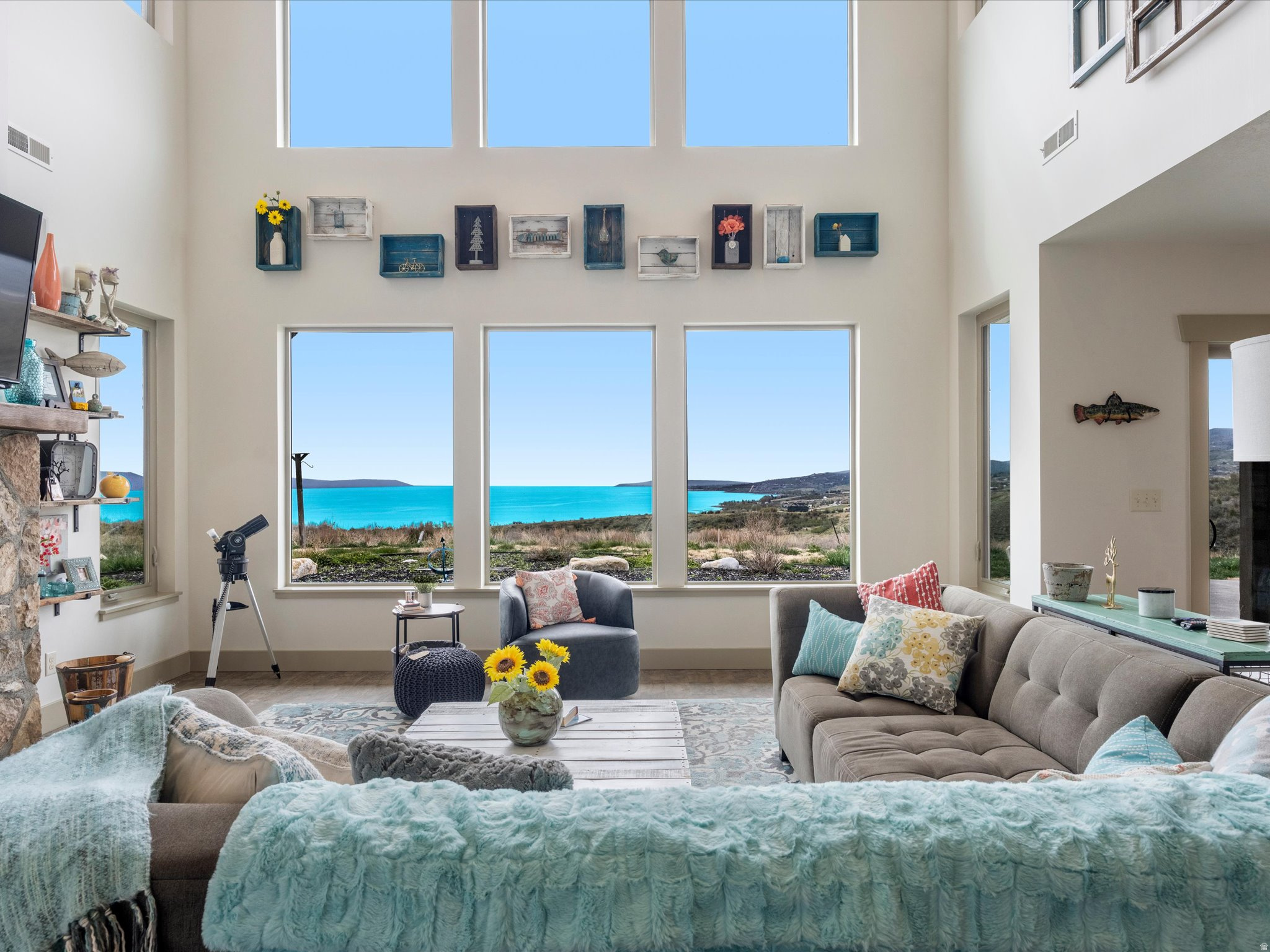 THE POINTE AT CANYON EST - Residential