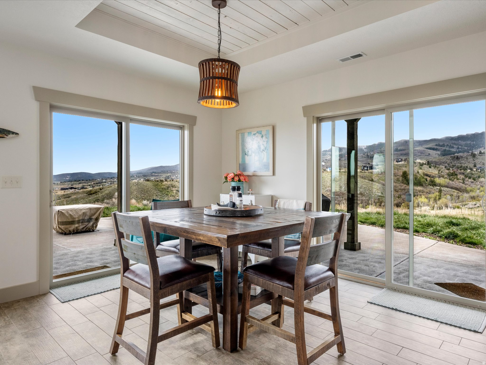 THE POINTE AT CANYON EST - Residential