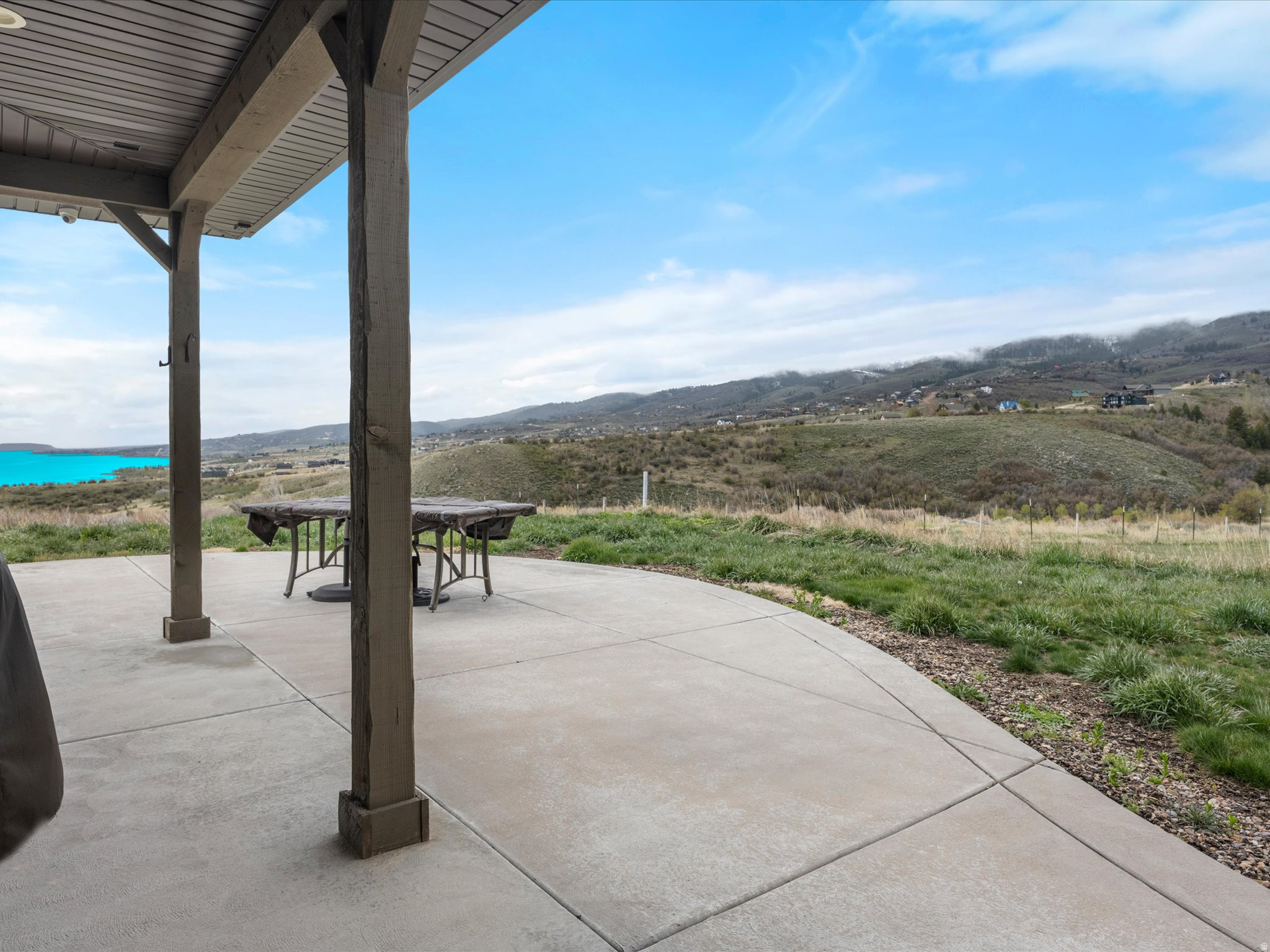 THE POINTE AT CANYON EST - Residential