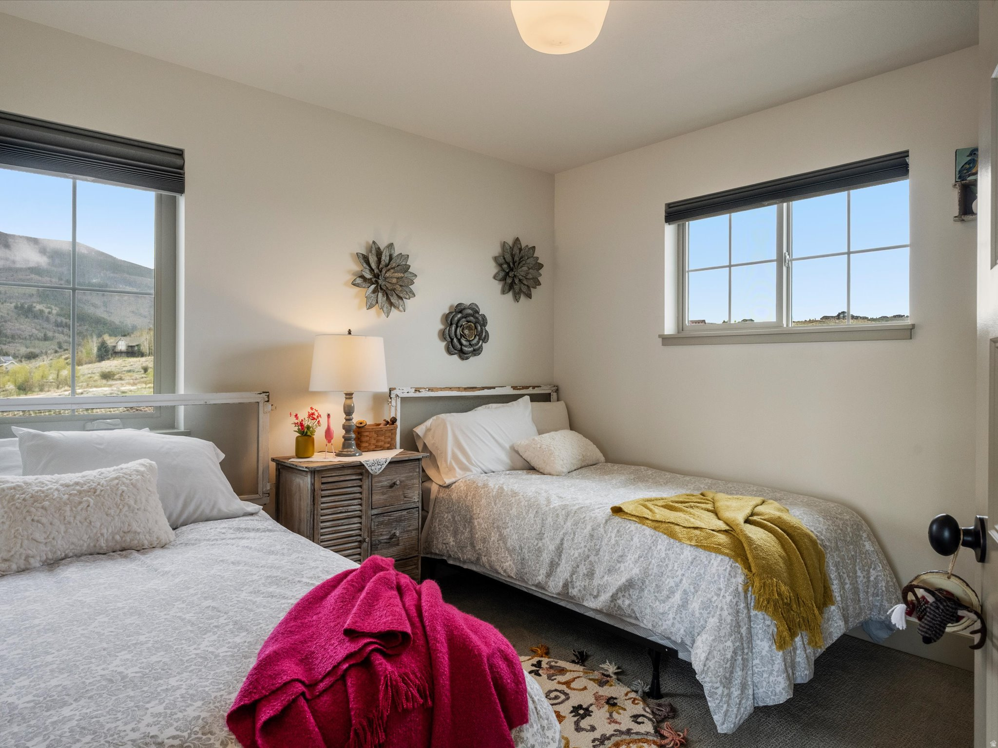 THE POINTE AT CANYON EST - Residential