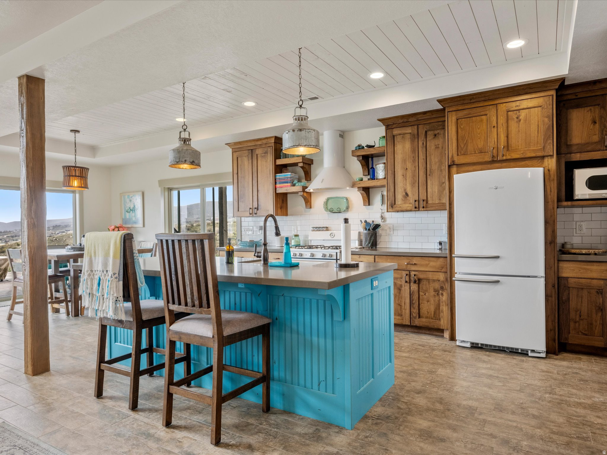 THE POINTE AT CANYON EST - Residential