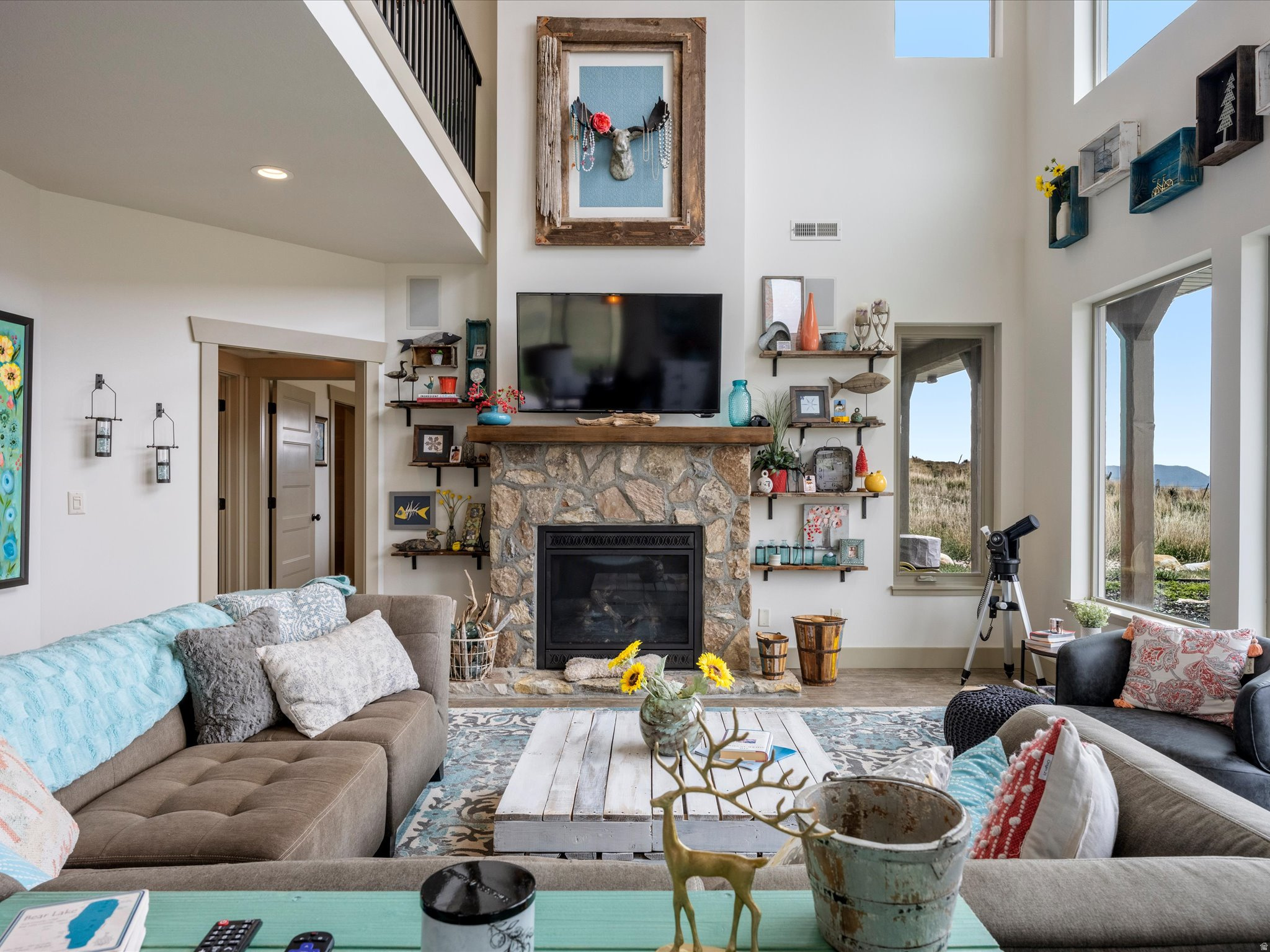 THE POINTE AT CANYON EST - Residential