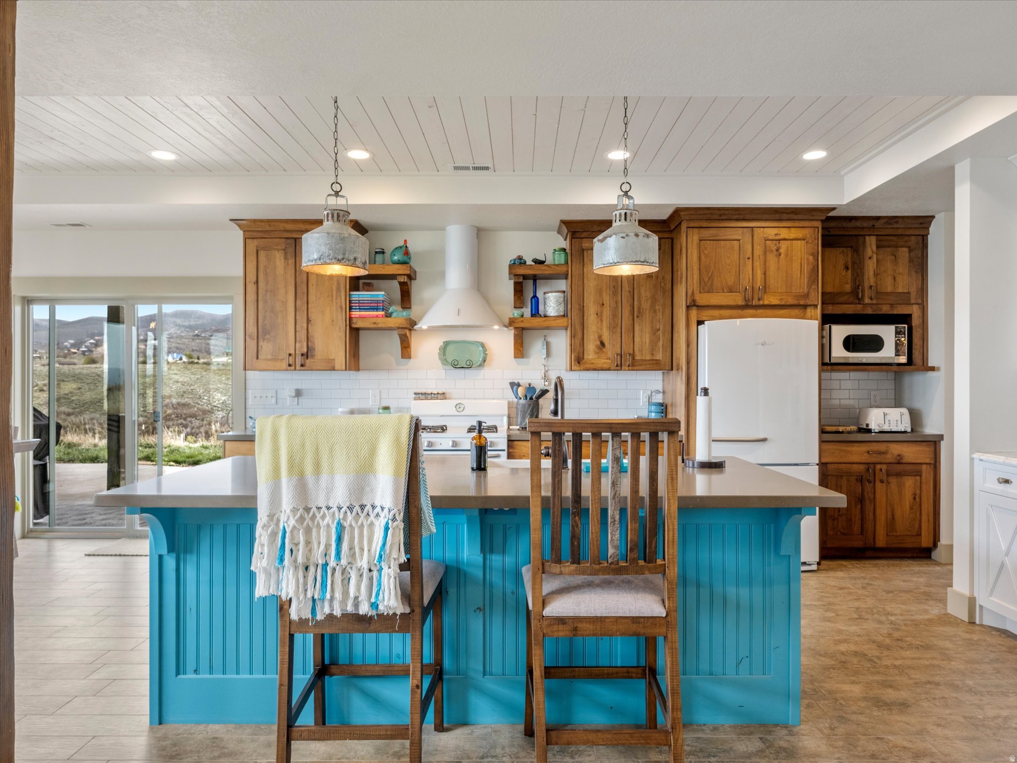 THE POINTE AT CANYON EST - Residential