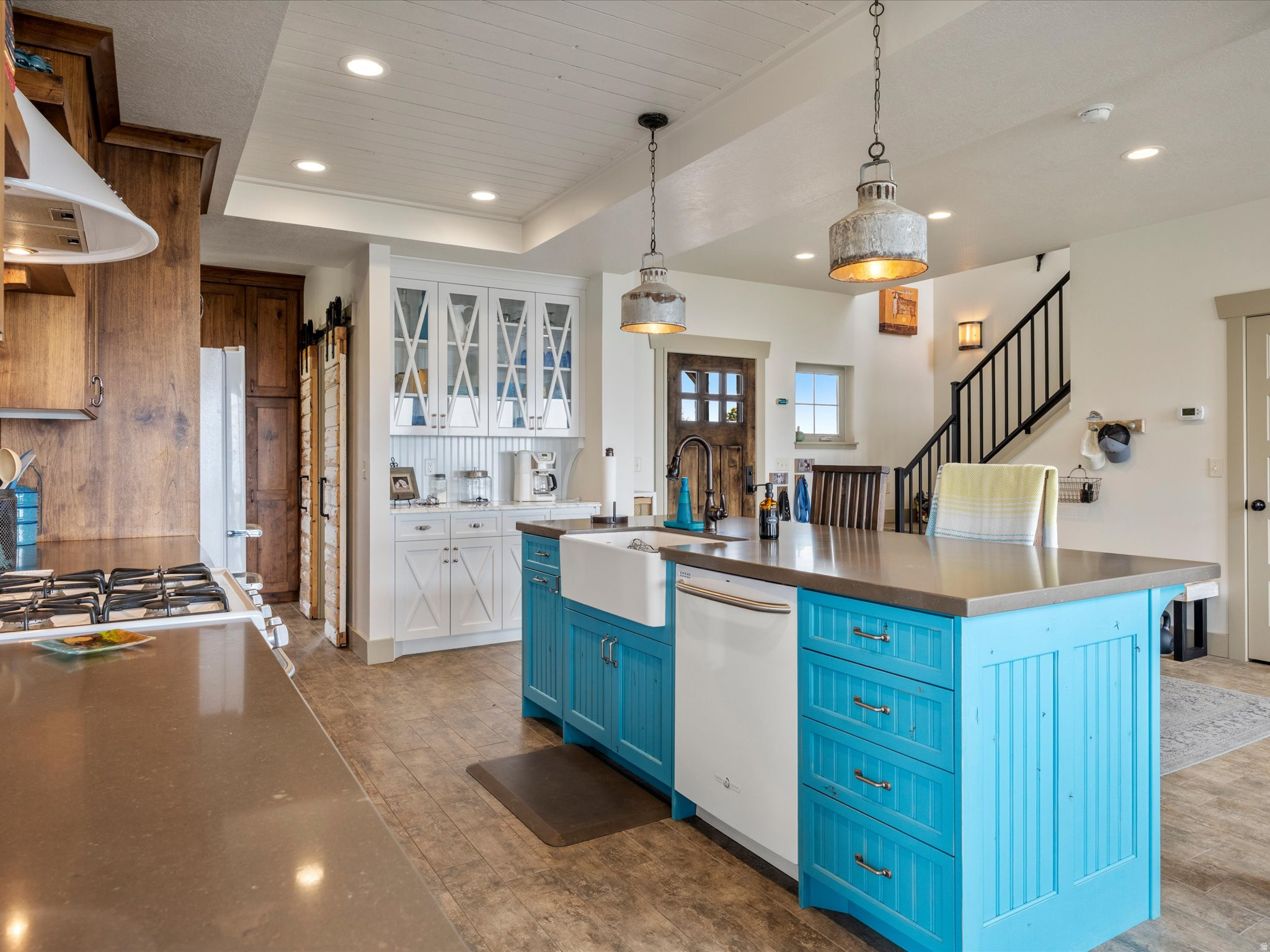 THE POINTE AT CANYON EST - Residential