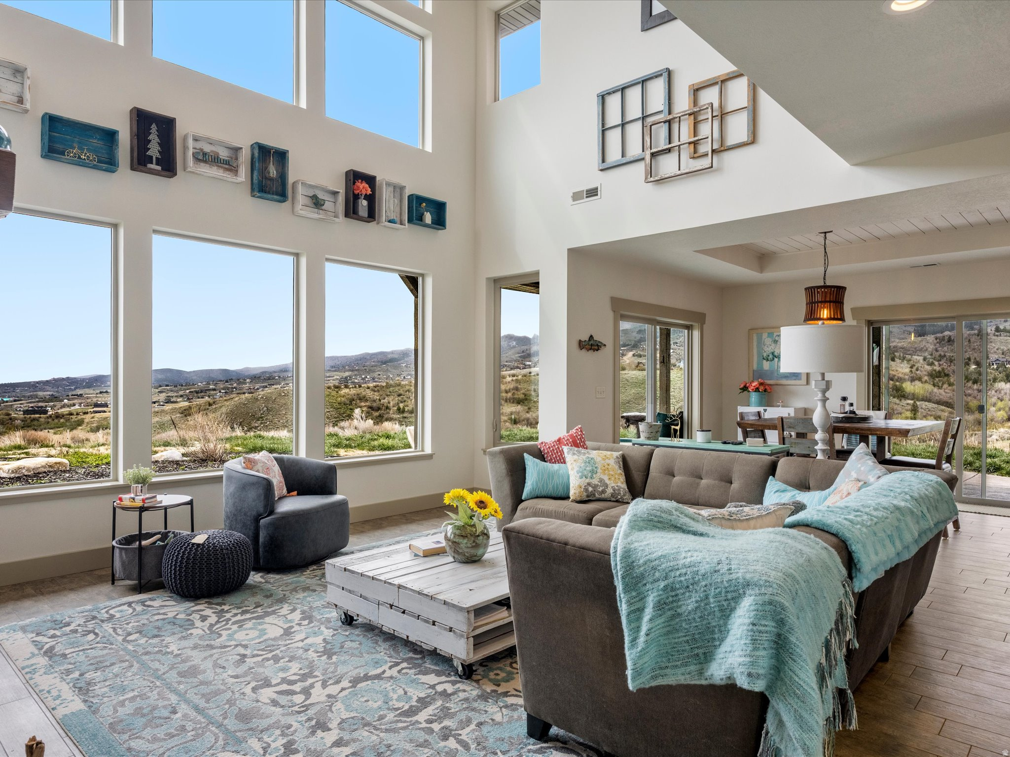 THE POINTE AT CANYON EST - Residential