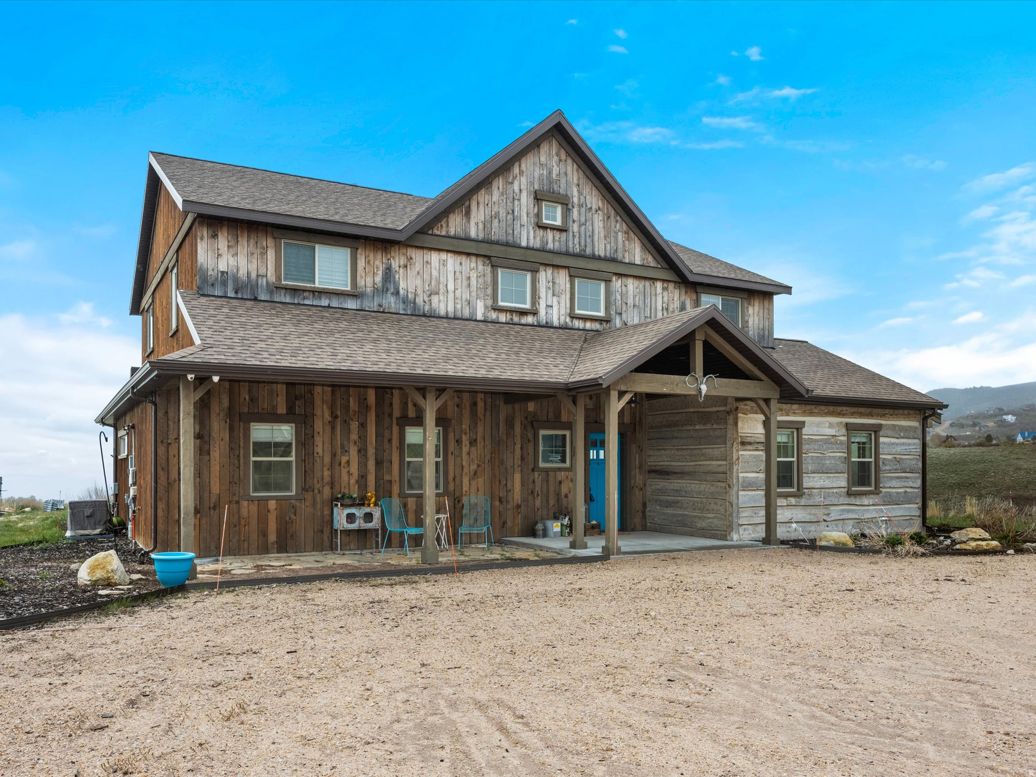 THE POINTE AT CANYON EST - Residential
