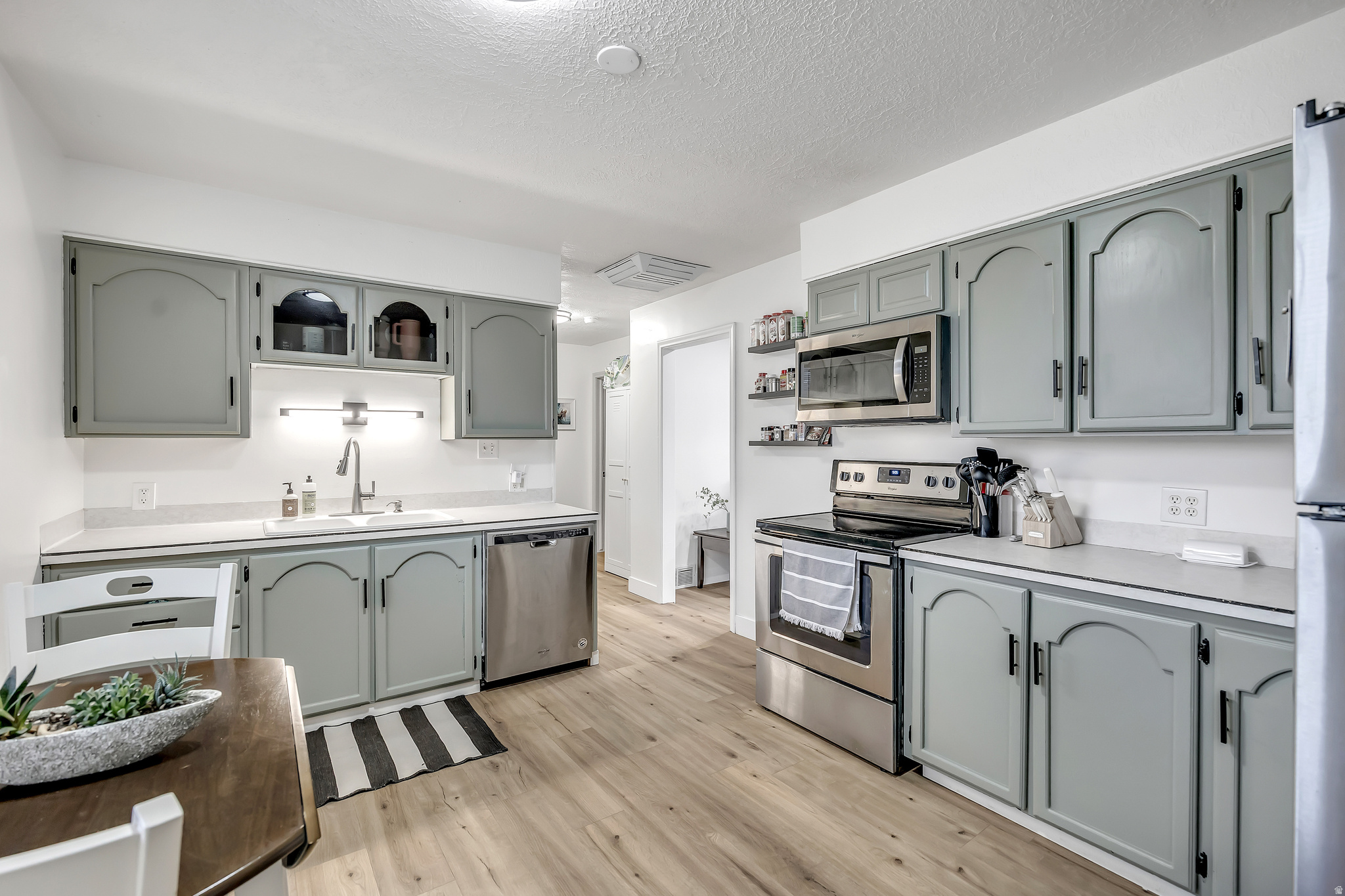 MOUNTAIN VIEW - Residential