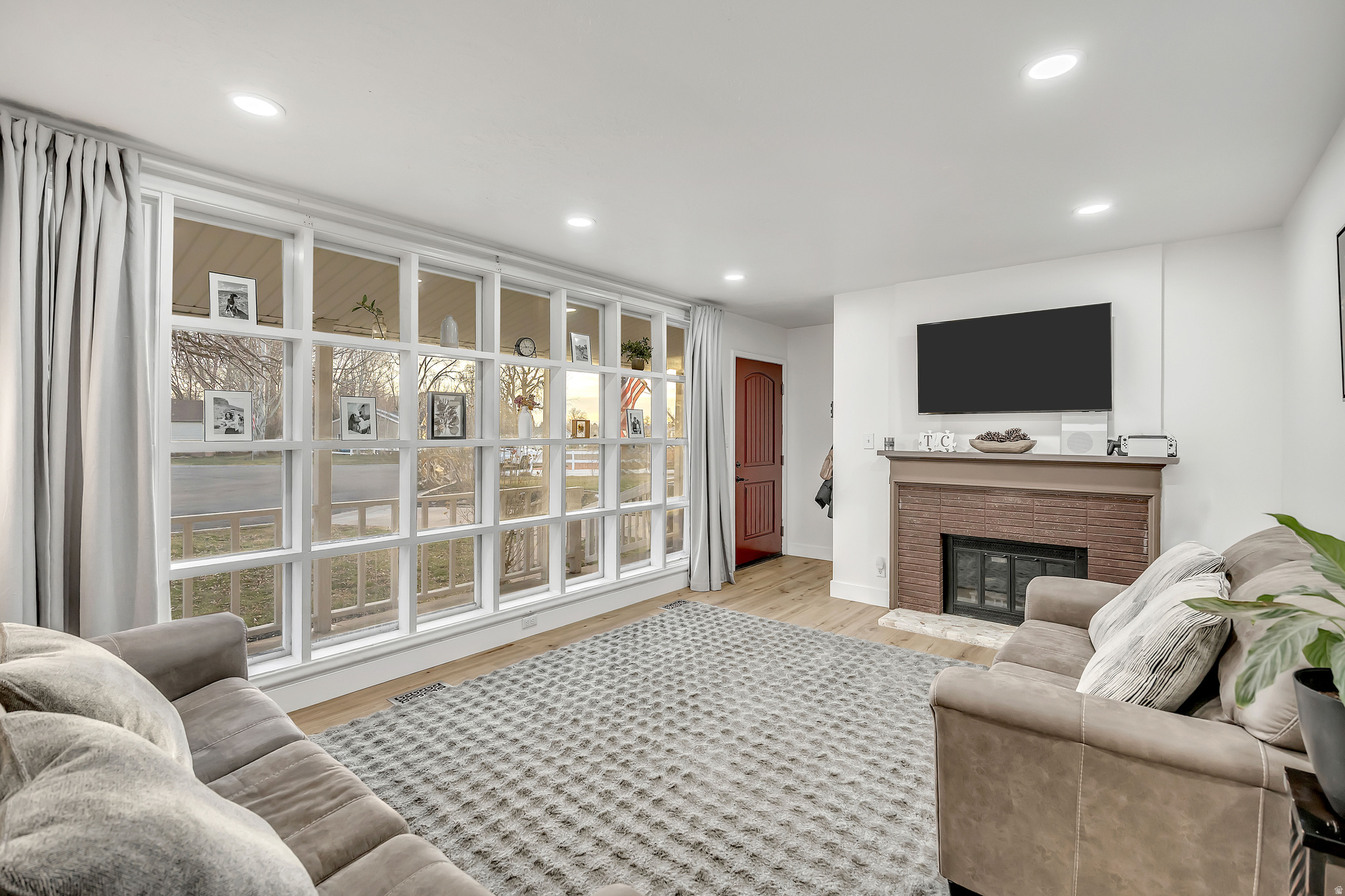 MOUNTAIN VIEW - Residential