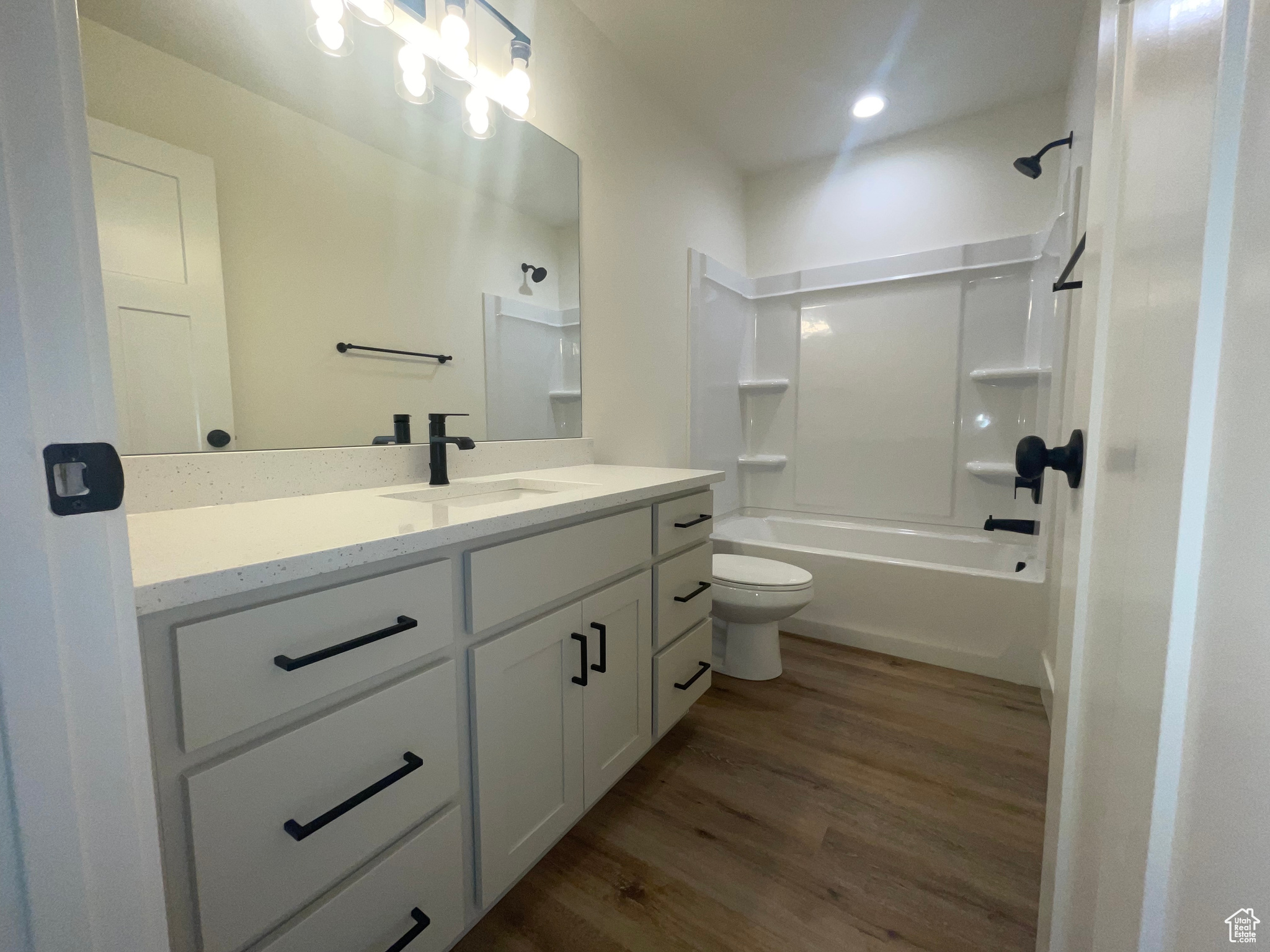 WESTFIELDS CENTRAL - Residential Income
