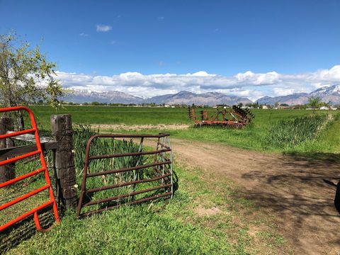 3515 S 5100 W Hooper UT 84315