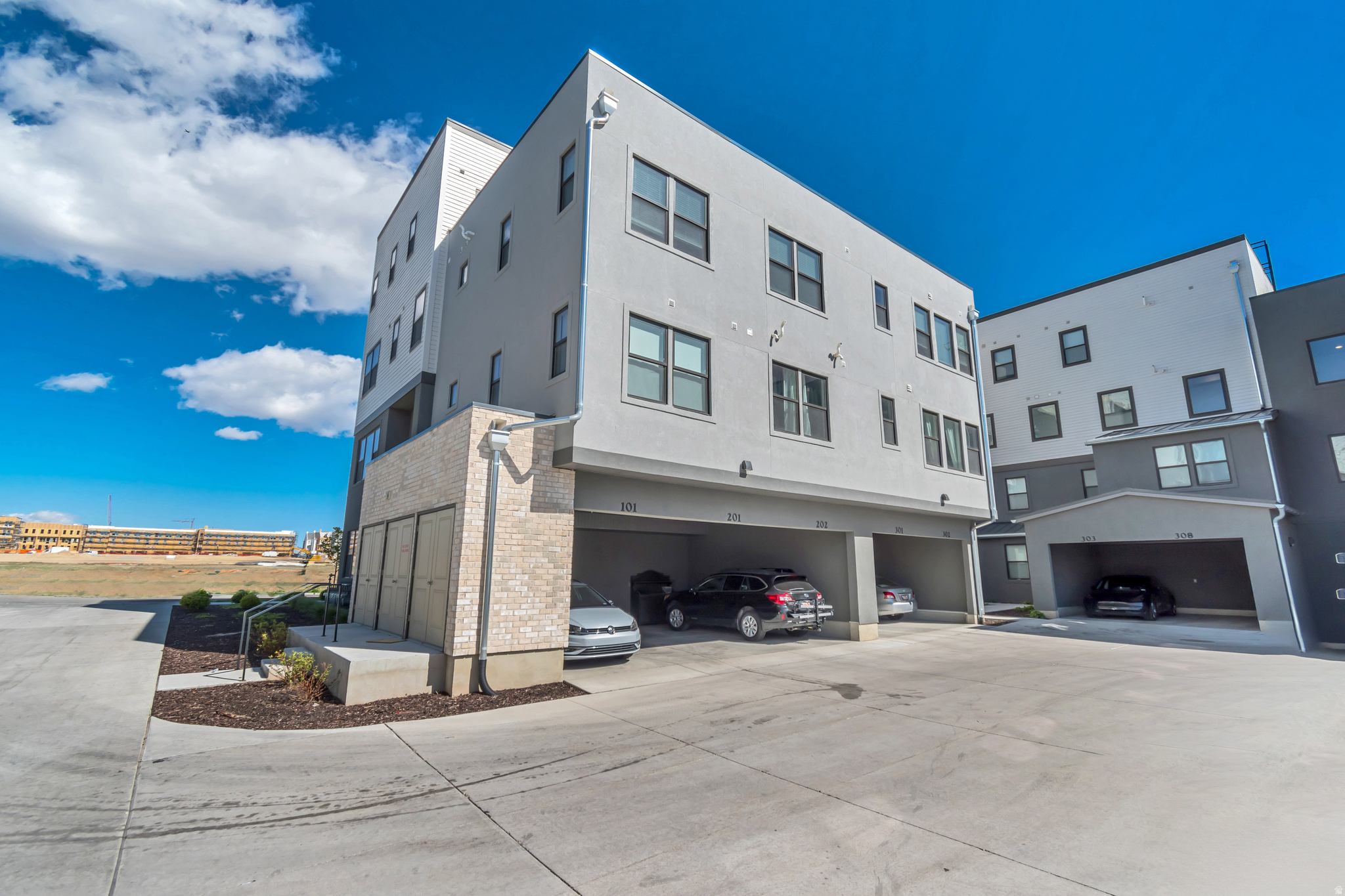 DAYBREAK - Residential