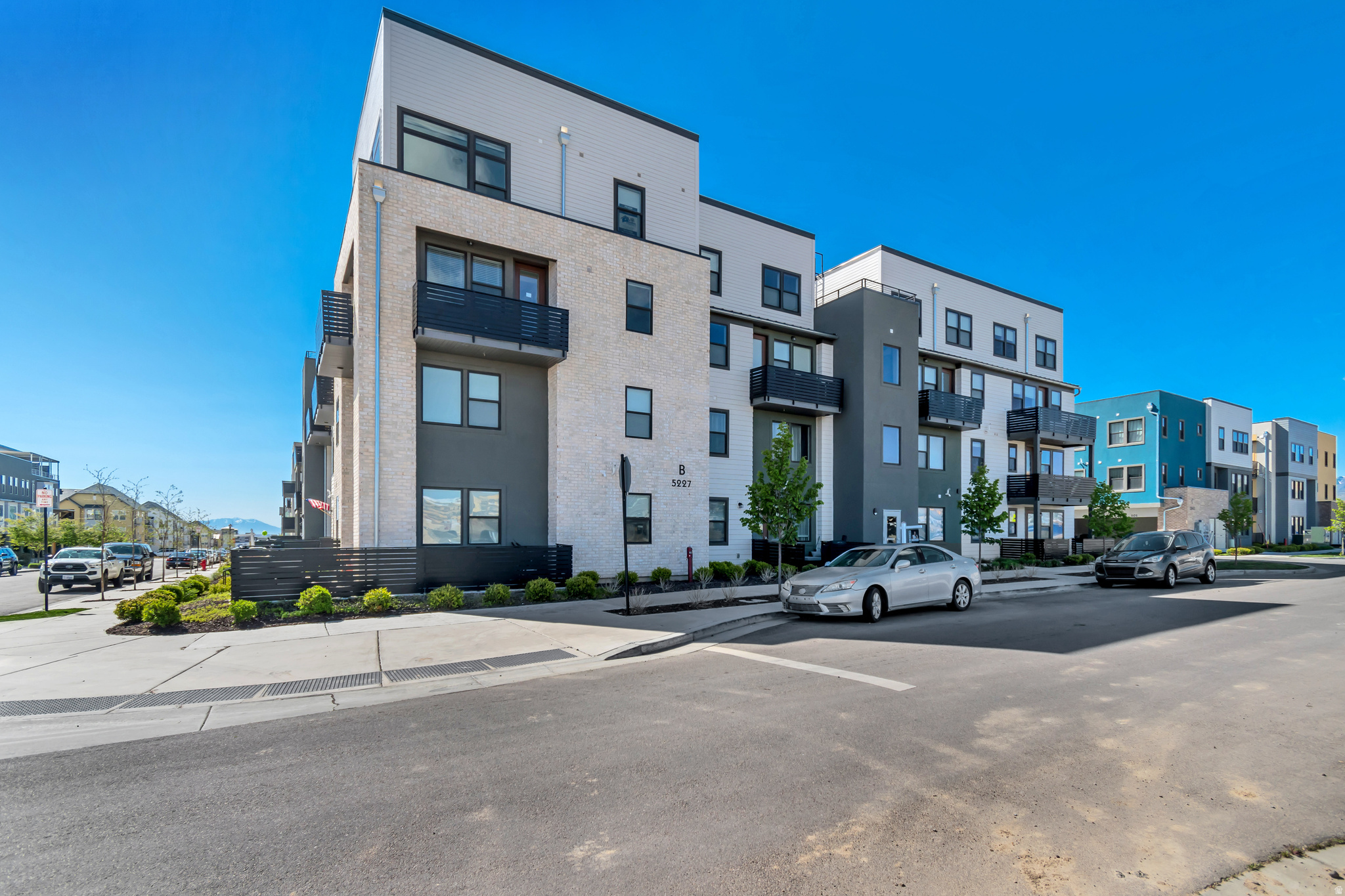 DAYBREAK - Residential