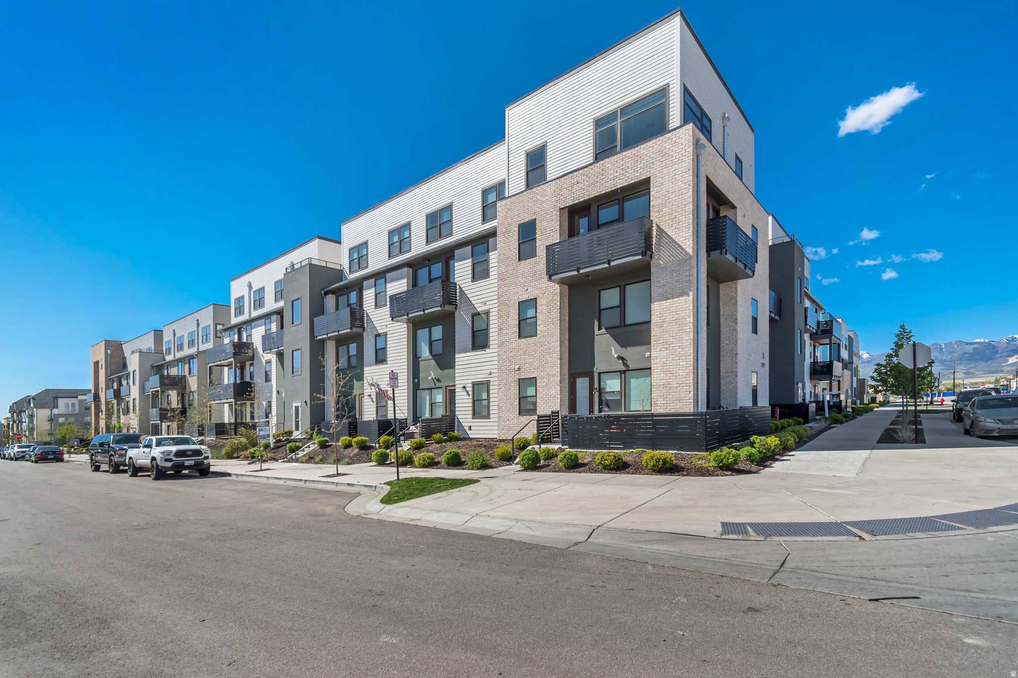 DAYBREAK - Residential