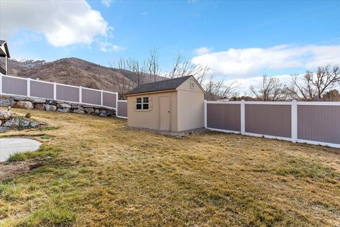 Tiny photo for 1328 E ORCHARD RIDGE LN, Kaysville, UT 84037 (MLS # 2137553)