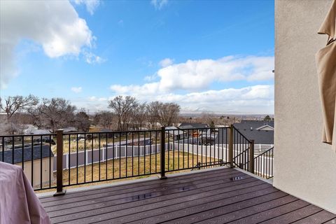 Tiny photo for 1328 E ORCHARD RIDGE LN, Kaysville, UT 84037 (MLS # 2137553)