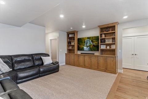 Tiny photo for 1328 E ORCHARD RIDGE LN, Kaysville, UT 84037 (MLS # 2137553)