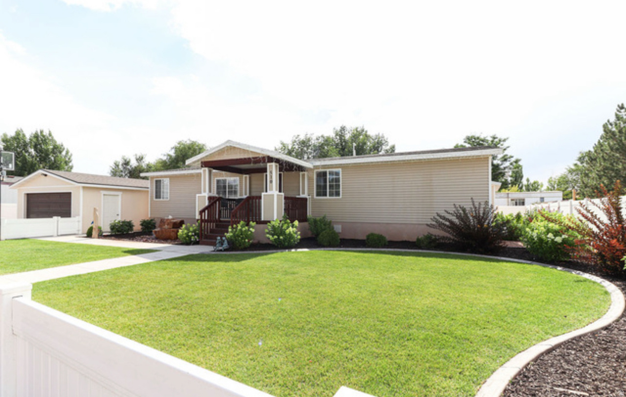 B HANCOCK MOBILE HOME - Residential