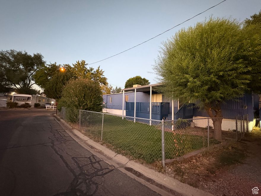 Spacious mobile home, 2 bedroom, 2 bathrooms, master bedroom with its own bath, minutes away from 215 and I-80. square footage figures are provided as a courtesy estimate only. Buyers is advised to obtain an independent measurement