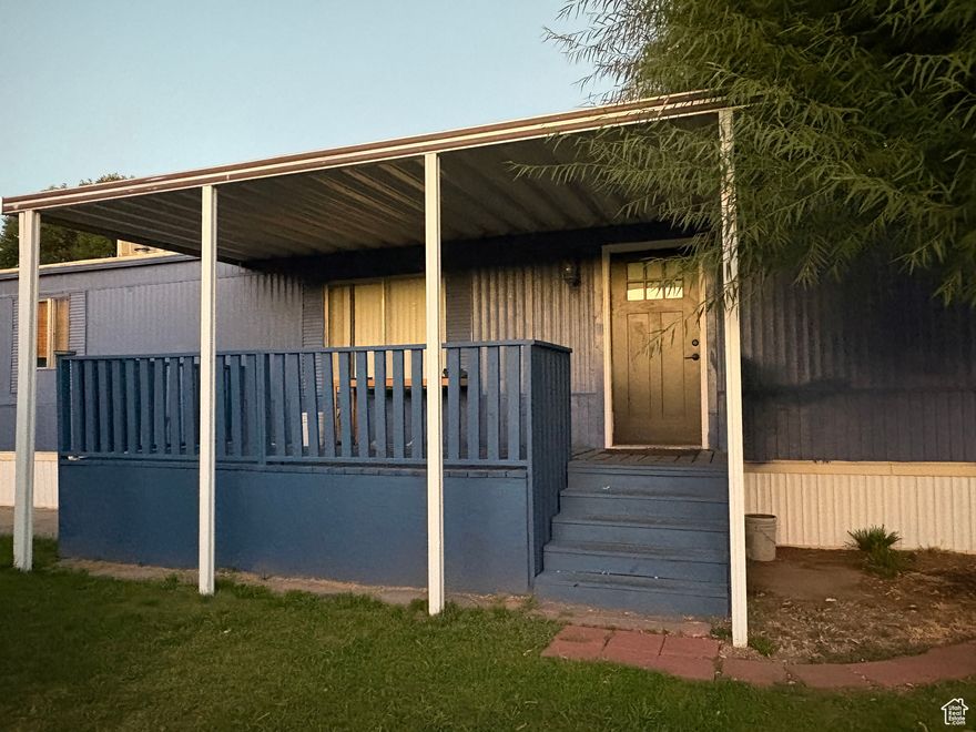 Spacious mobile home, 2 bedroom, 2 bathrooms, master bedroom with its own bath, minutes away from 215 and I-80. square footage figures are provided as a courtesy estimate only. Buyers is advised to obtain an independent measurement