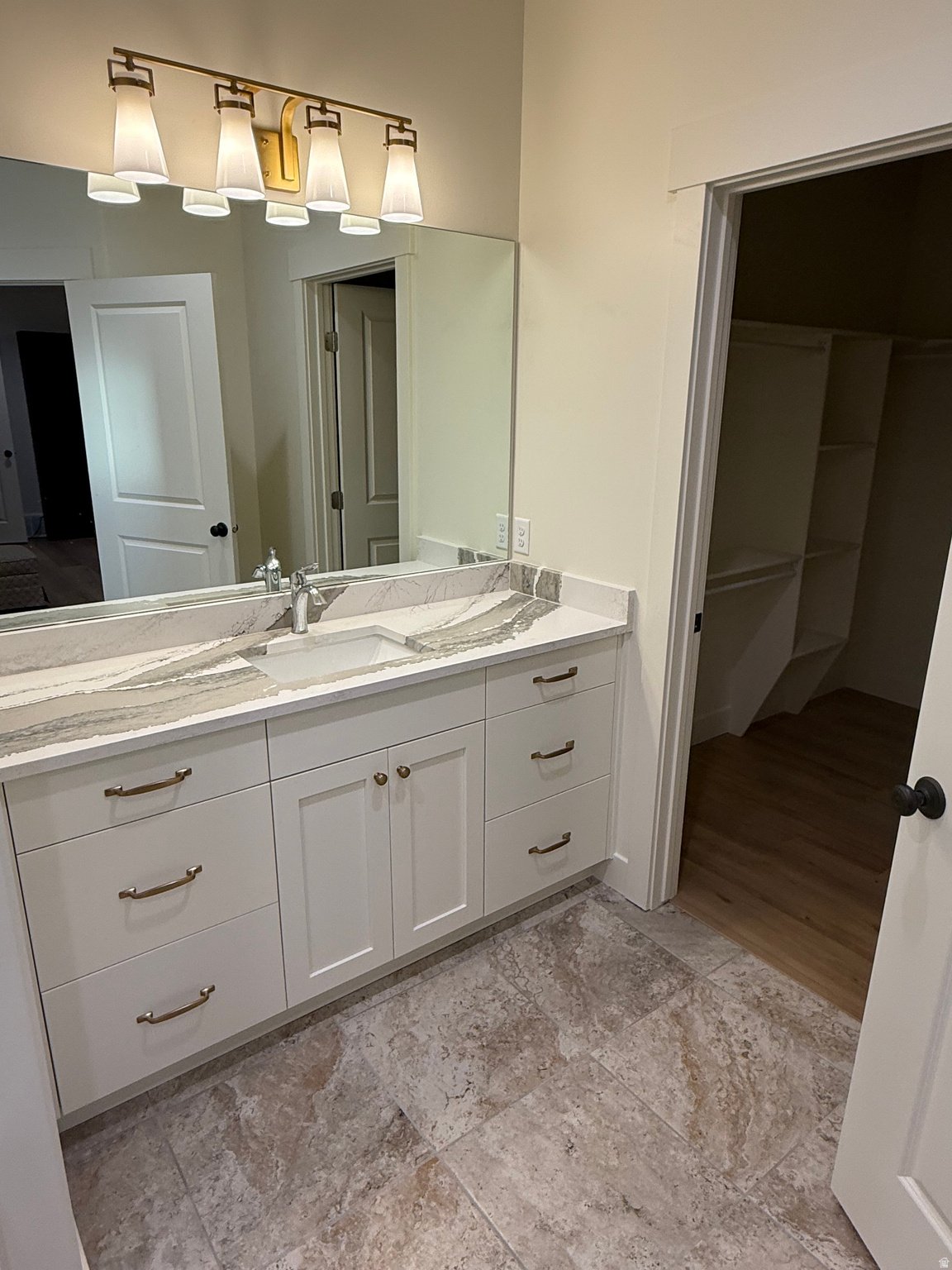 COUNTRY CLUB - Residential