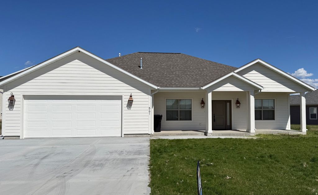 Photo of 561 E EAGLE DR, Preston, ID 83263 (MLS # 2150096)