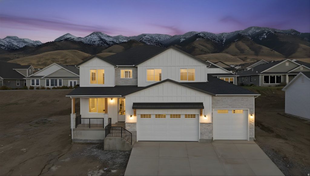 Photo of 128 N 900 E, Hyde Park, UT 84318 (MLS # 2123765)