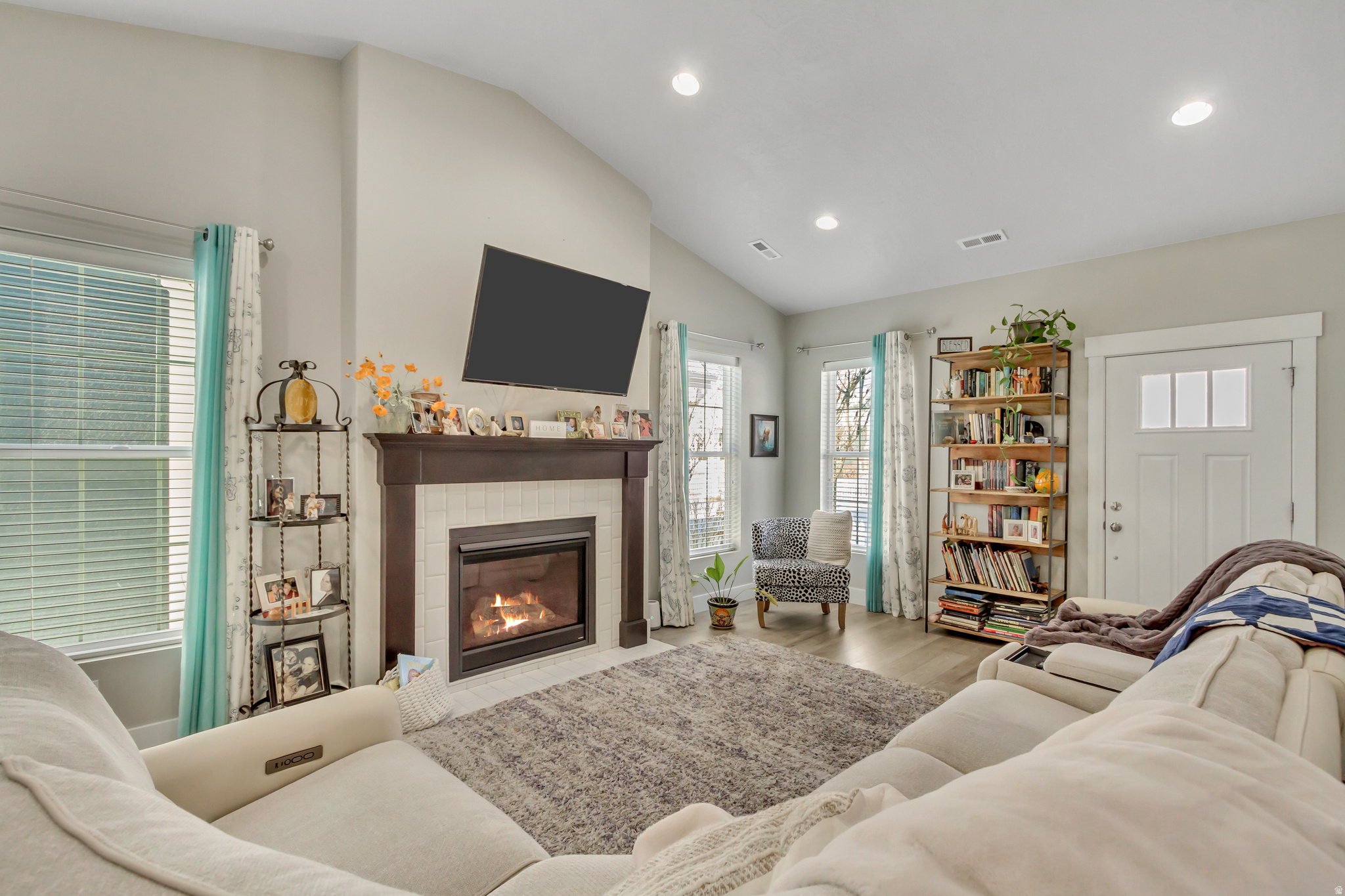 DAYBREAK GARDEN PARK - Residential