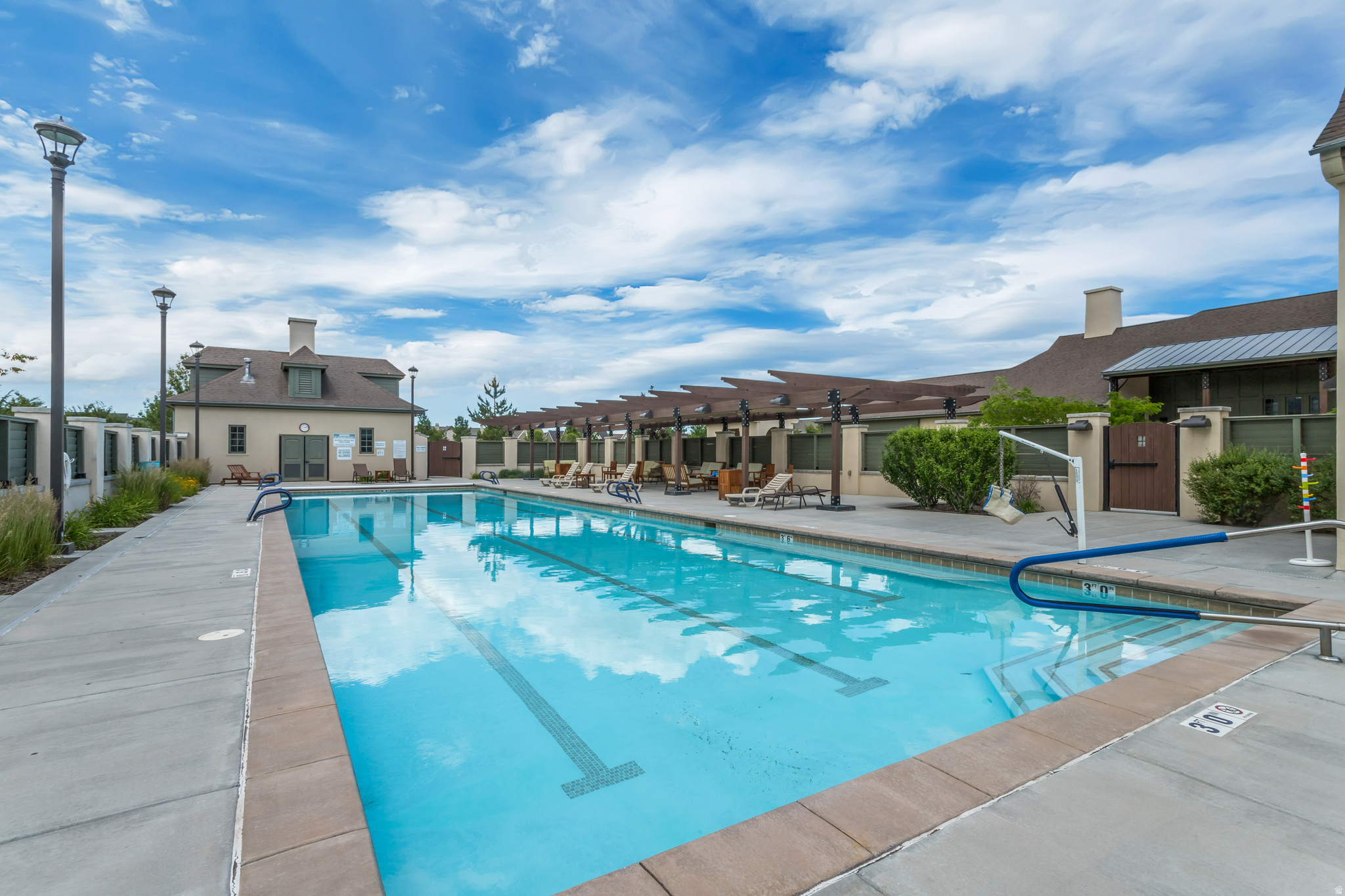 DAYBREAK GARDEN PARK - Residential