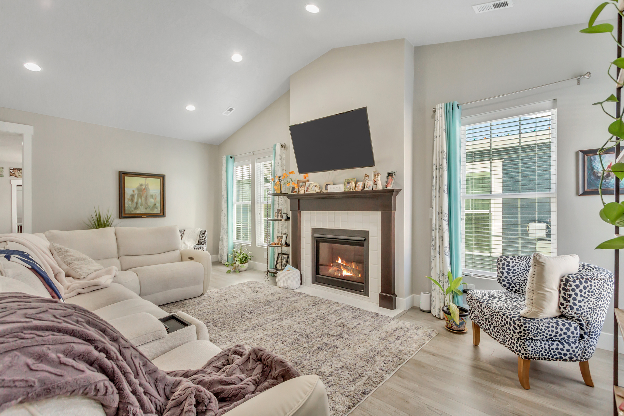 DAYBREAK GARDEN PARK - Residential