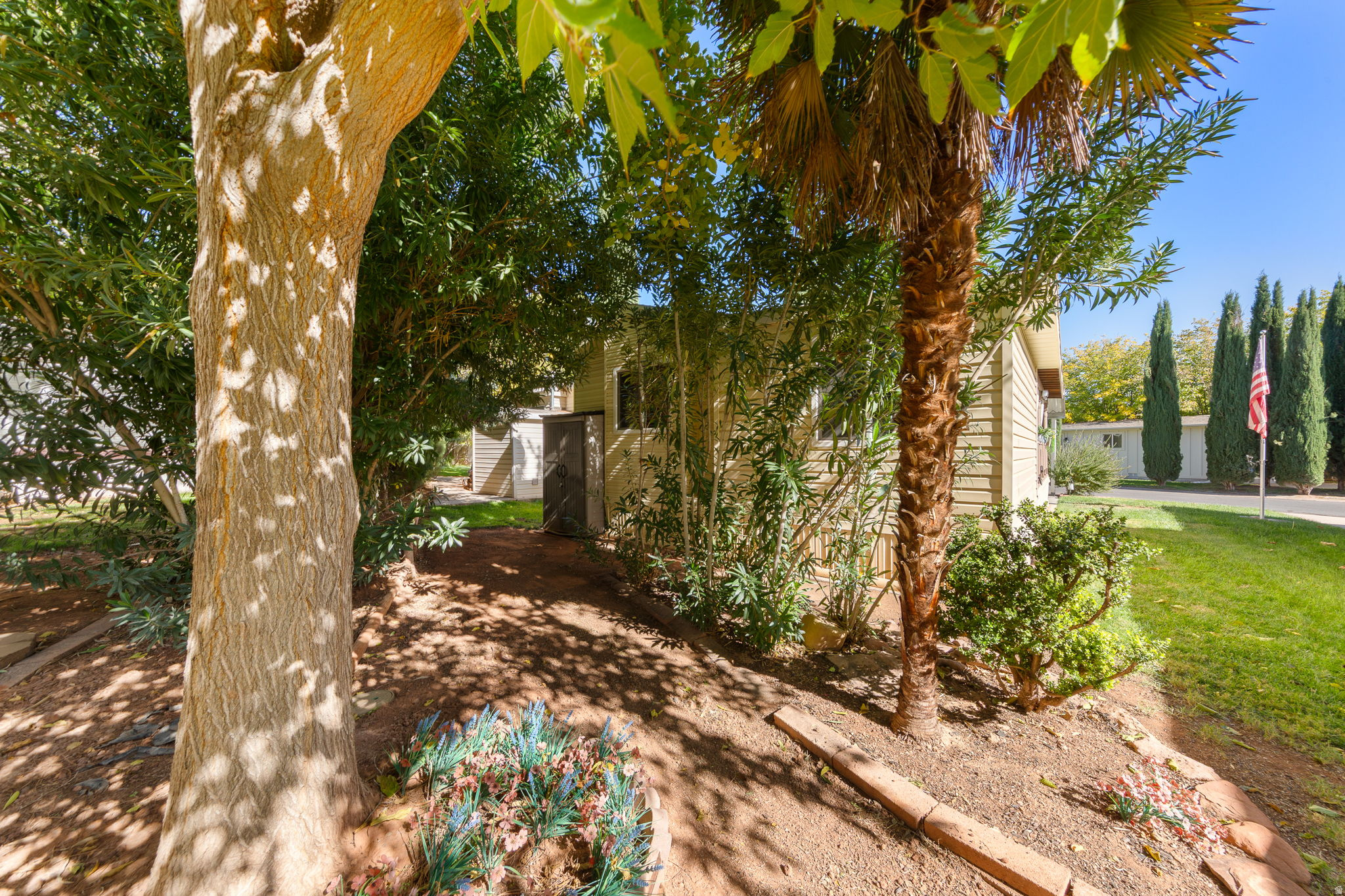 KINGS ROW EST - Residential