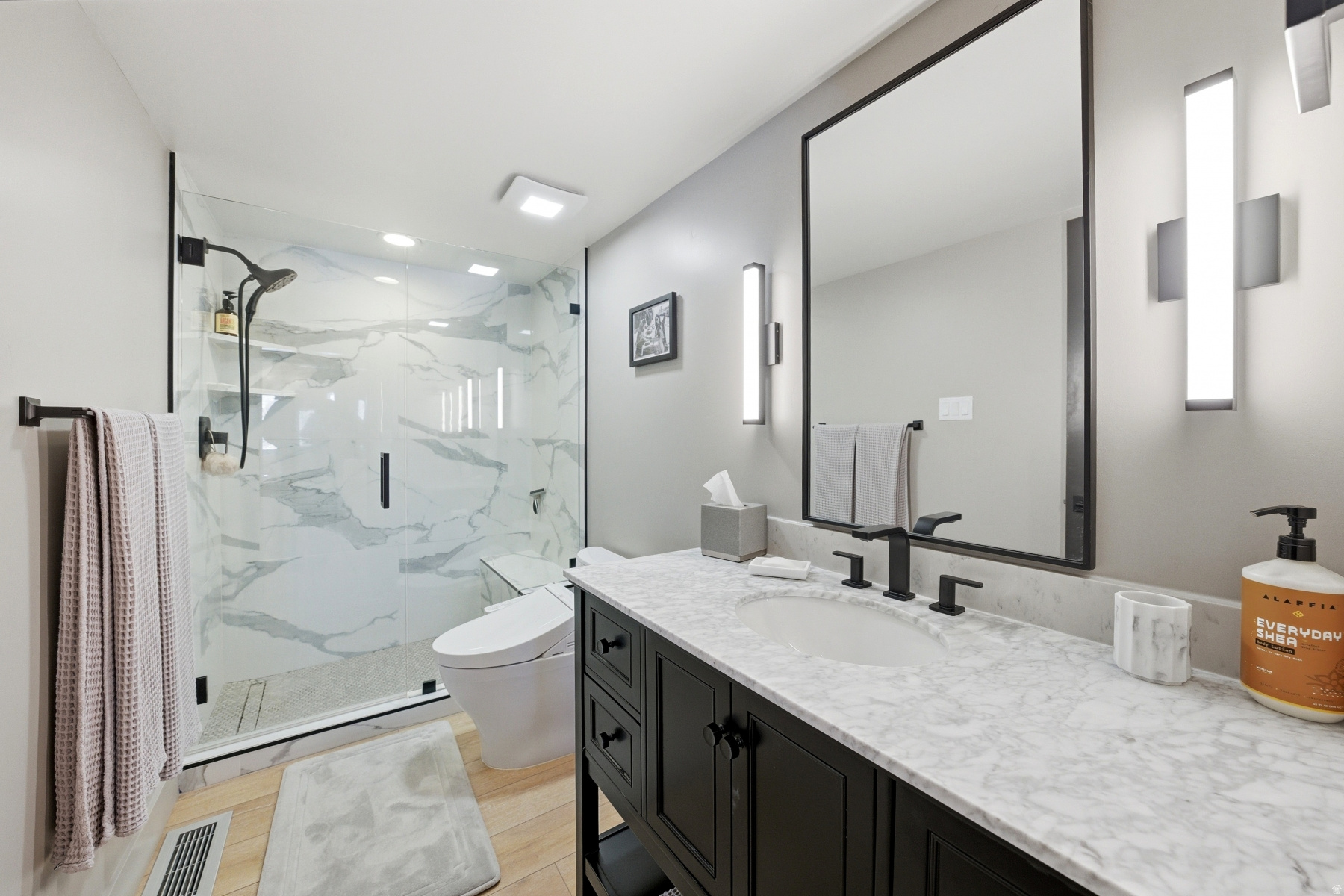 LAKESIDE - Residential