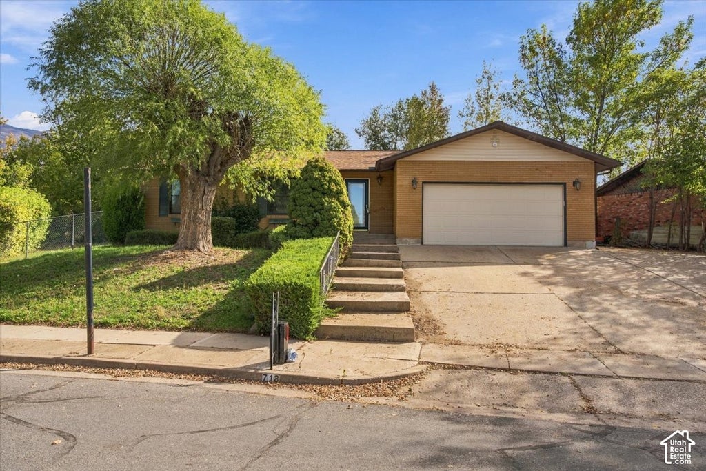 Photo of 718 N HOPE CIR, Layton, UT 84040 (MLS # 2192462)