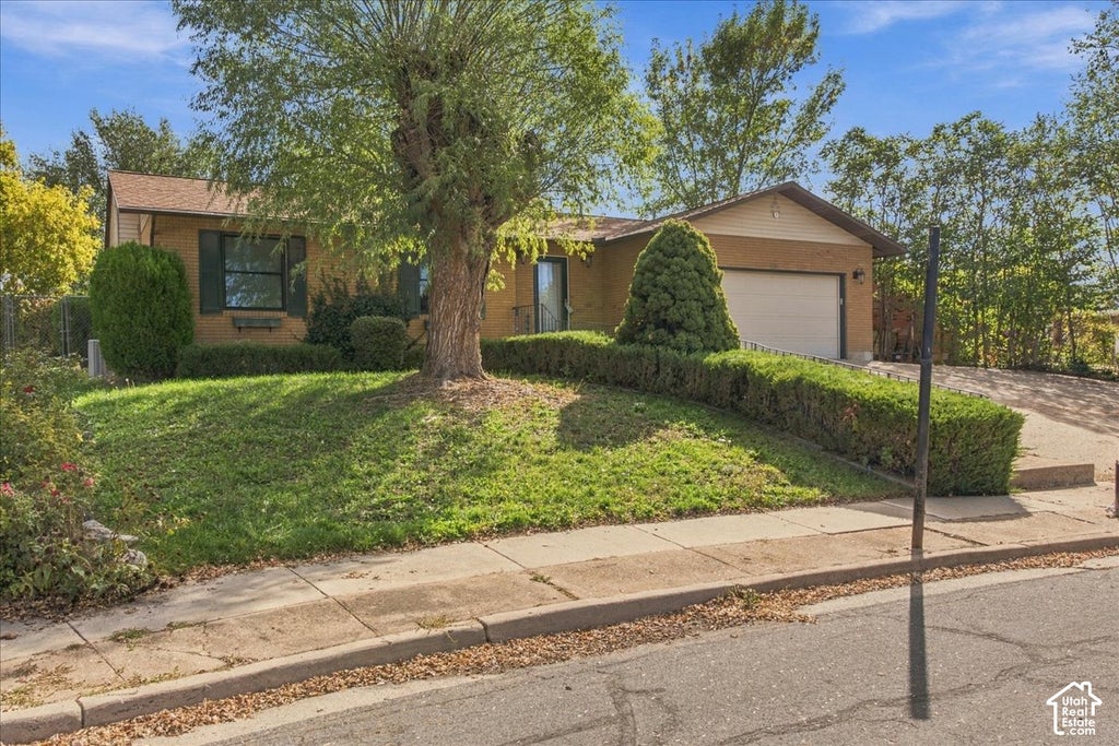 Photo of 718 N HOPE CIR, Layton, UT 84040 (MLS # 2192462)