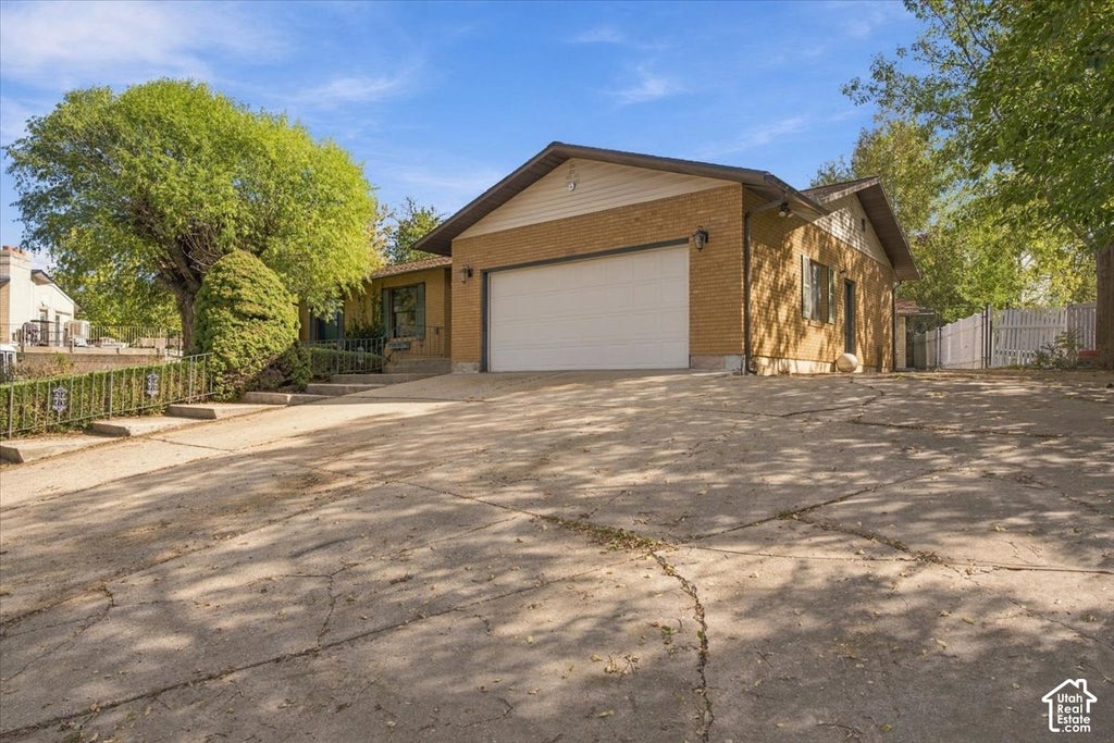 Photo of 718 N HOPE CIR, Layton, UT 84040 (MLS # 2192462)