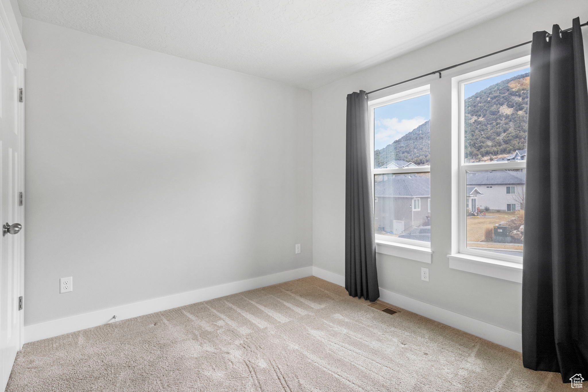 Eagle Mountain, Utah 84005, United States, 3 Bedrooms Bedrooms, ,3 BathroomsBathrooms,Residential,Active,84324