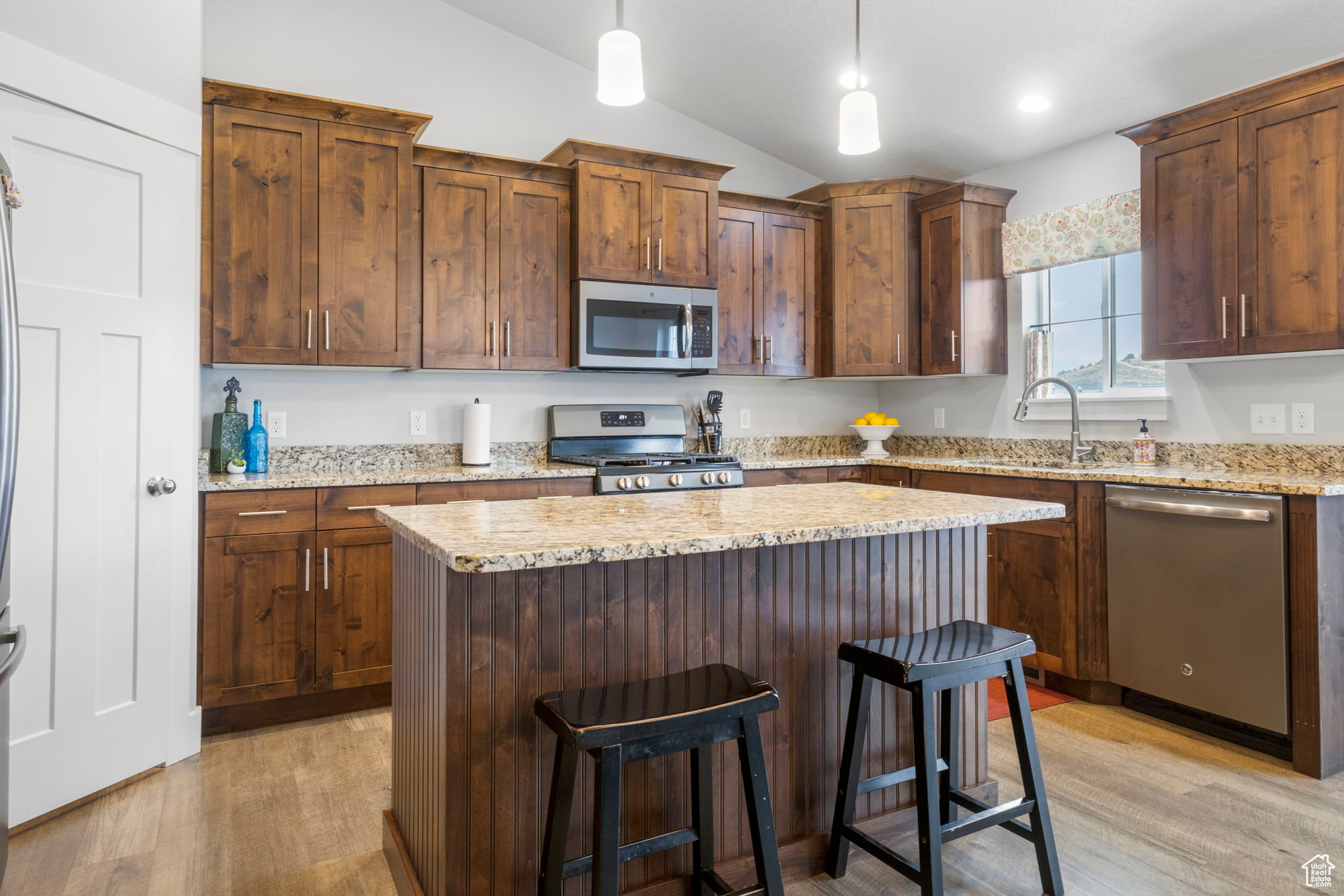 Eagle Mountain, Utah 84005, United States, 3 Bedrooms Bedrooms, ,3 BathroomsBathrooms,Residential,Active,84324