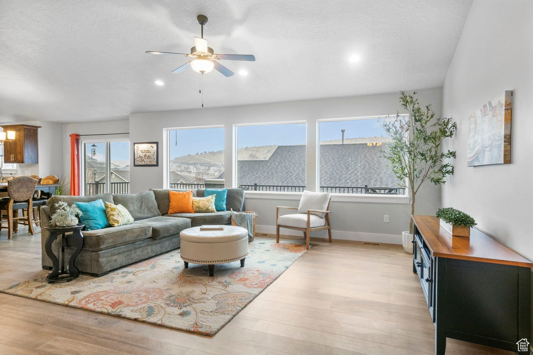 Eagle Mountain, Utah 84005, United States, 3 Bedrooms Bedrooms, ,3 BathroomsBathrooms,Residential,Active,84324