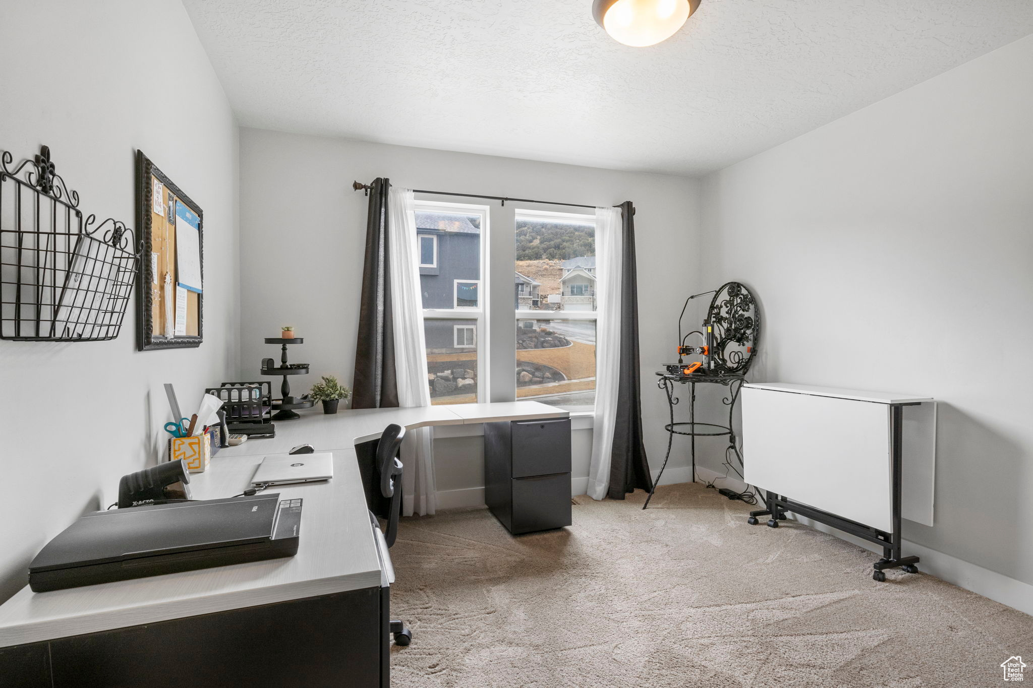 Eagle Mountain, Utah 84005, United States, 3 Bedrooms Bedrooms, ,3 BathroomsBathrooms,Residential,Active,84324