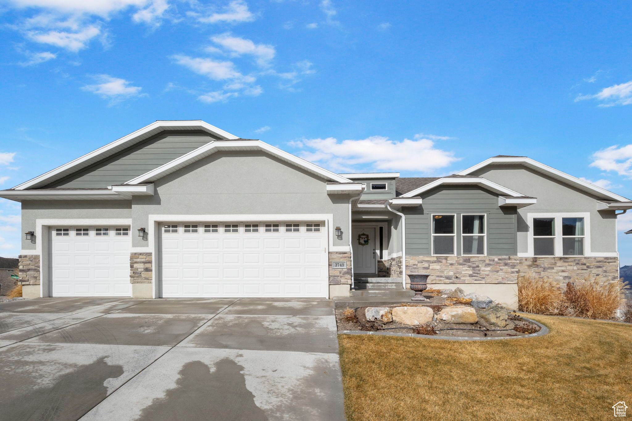 Eagle Mountain, Utah 84005, United States, 3 Bedrooms Bedrooms, ,3 BathroomsBathrooms,Residential,Active,84324