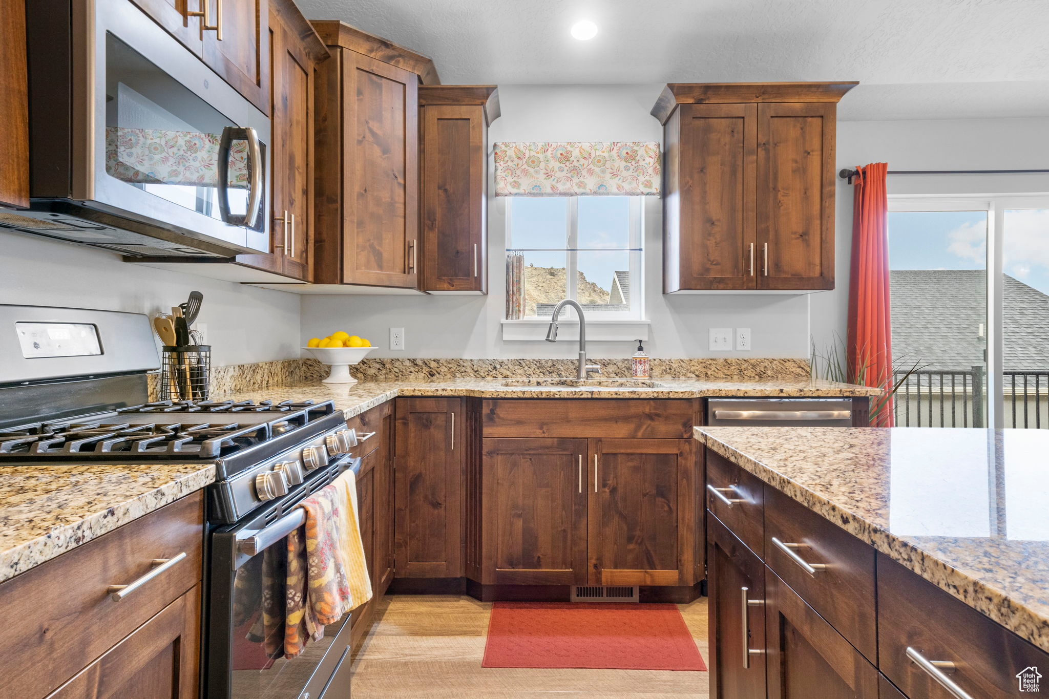 Eagle Mountain, Utah 84005, United States, 3 Bedrooms Bedrooms, ,3 BathroomsBathrooms,Residential,Active,84324