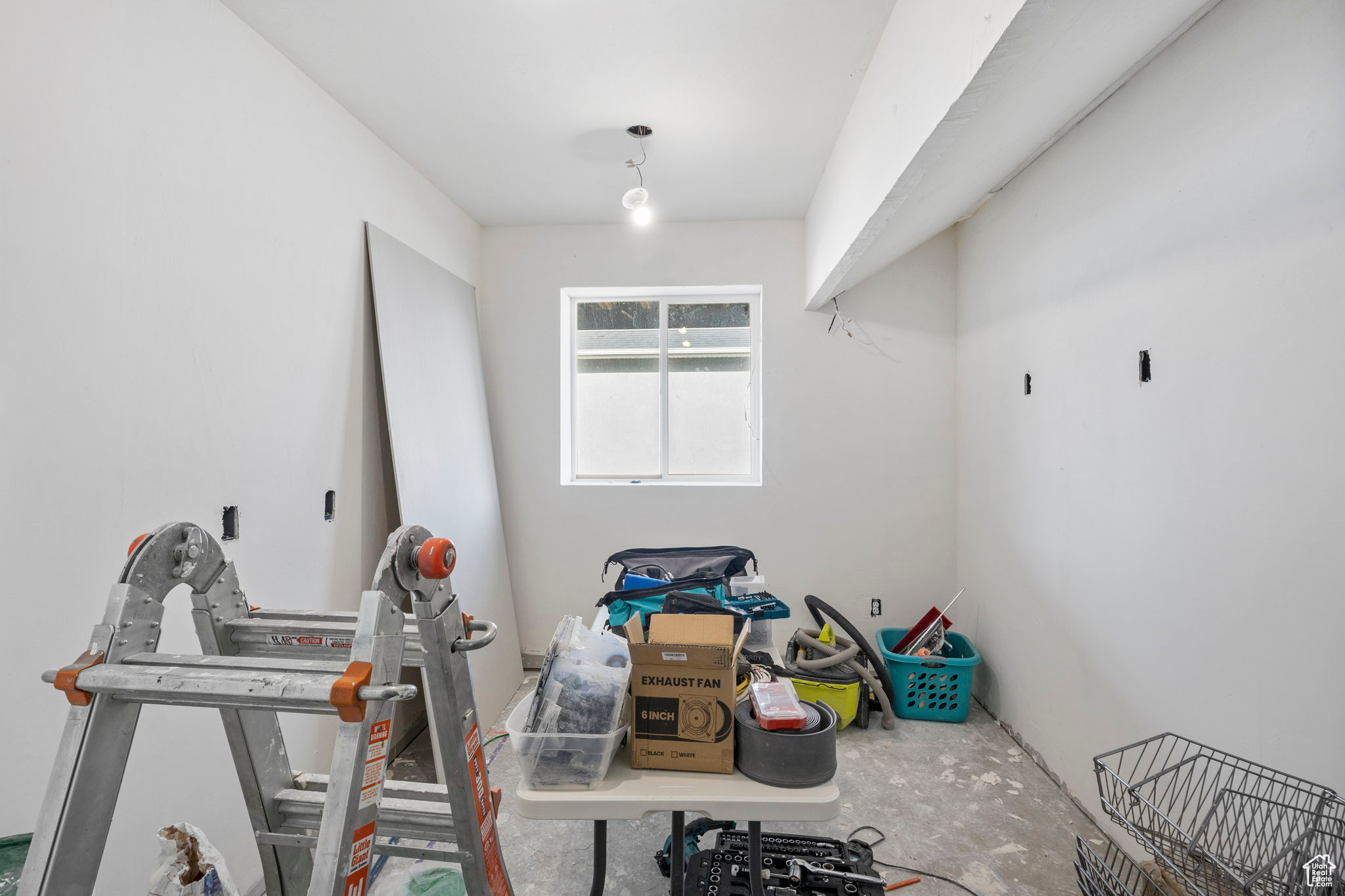 Eagle Mountain, Utah 84005, United States, 3 Bedrooms Bedrooms, ,3 BathroomsBathrooms,Residential,Active,84324